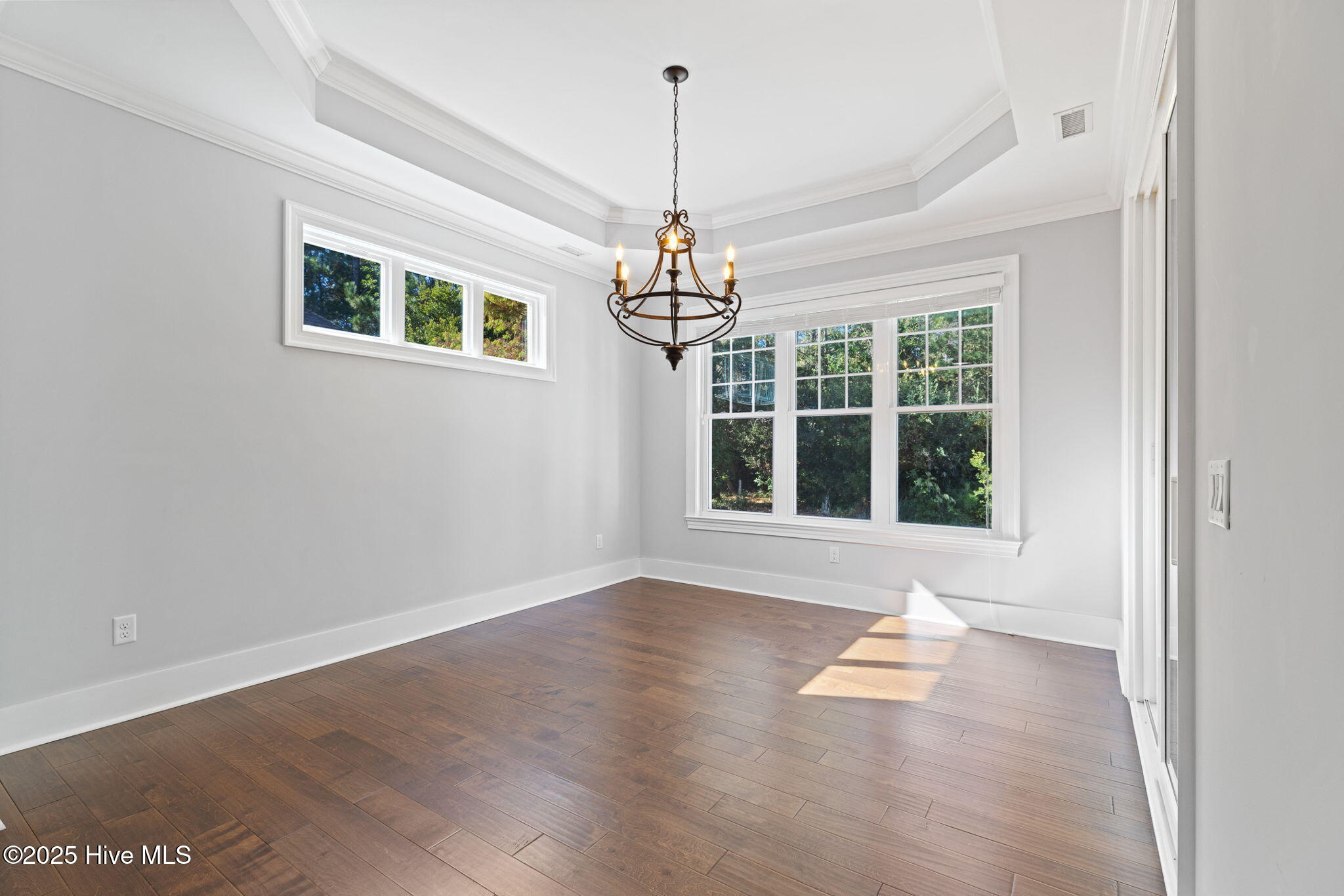 100542044 | Photo 24