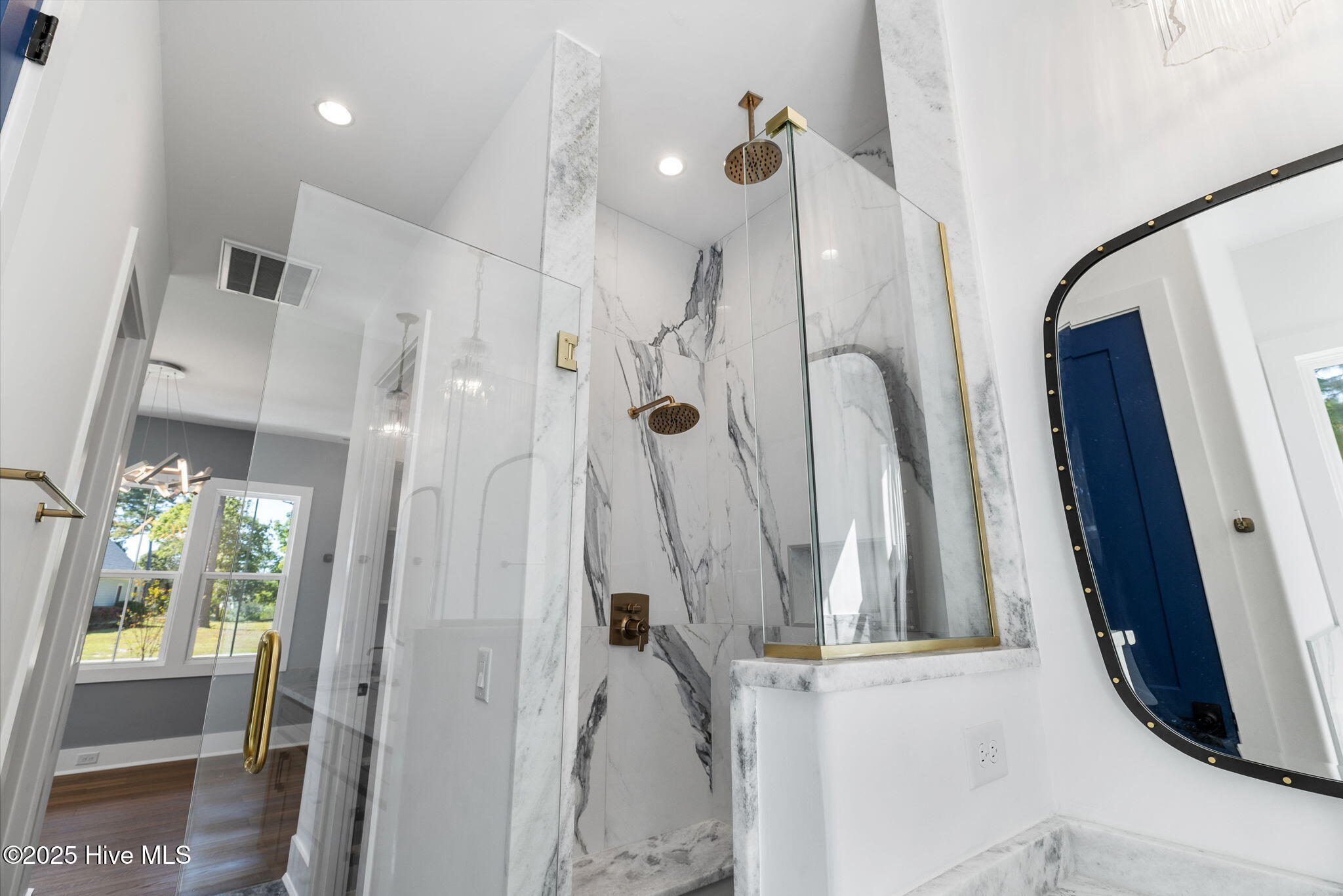 100522632 | Photo 44