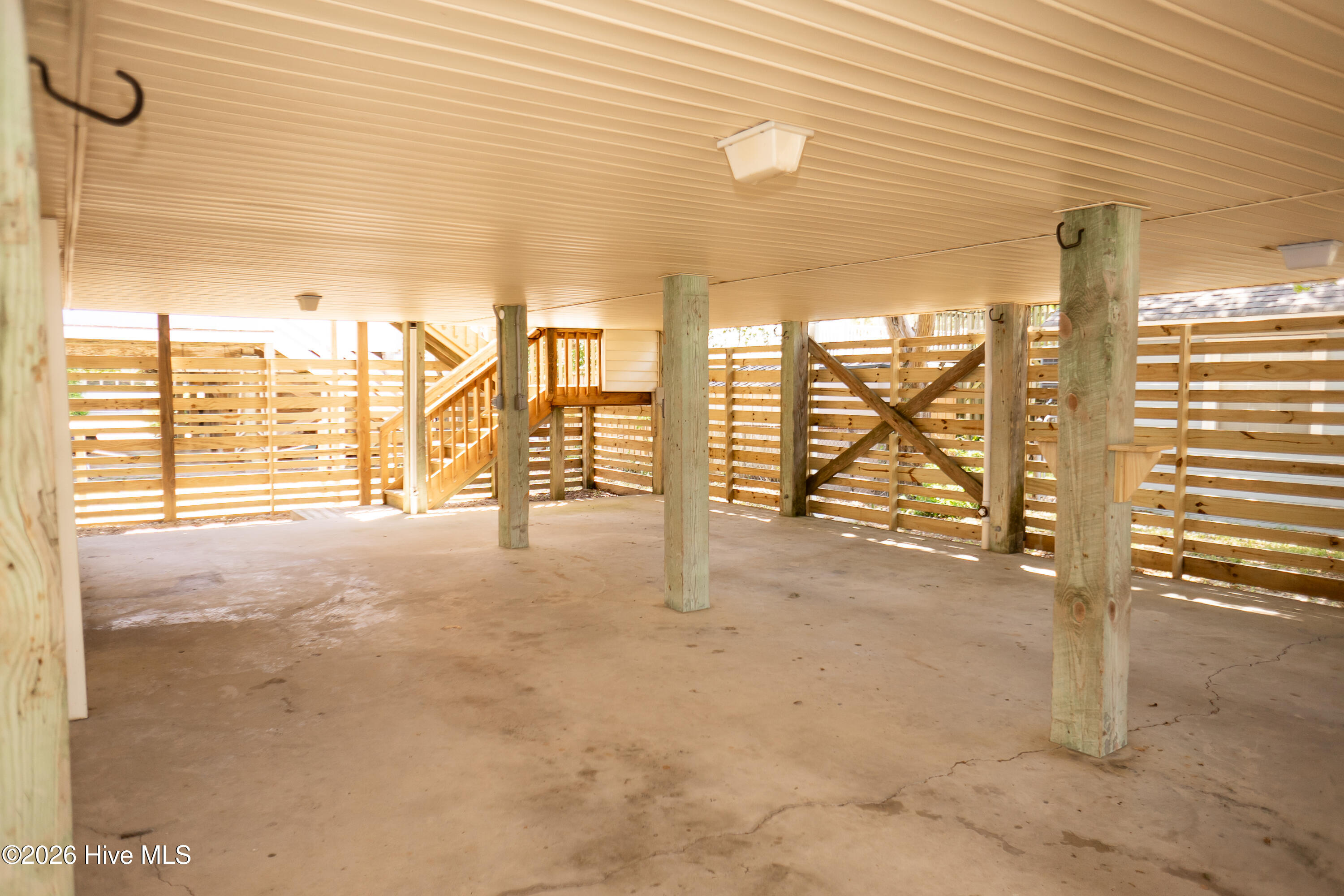 100553135 | Photo 16