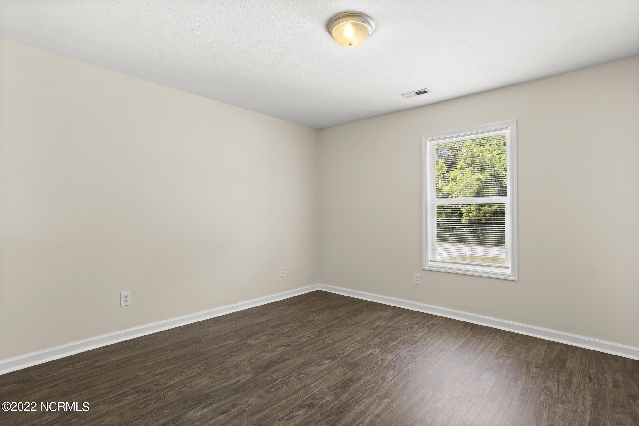 100550336 | Photo 16