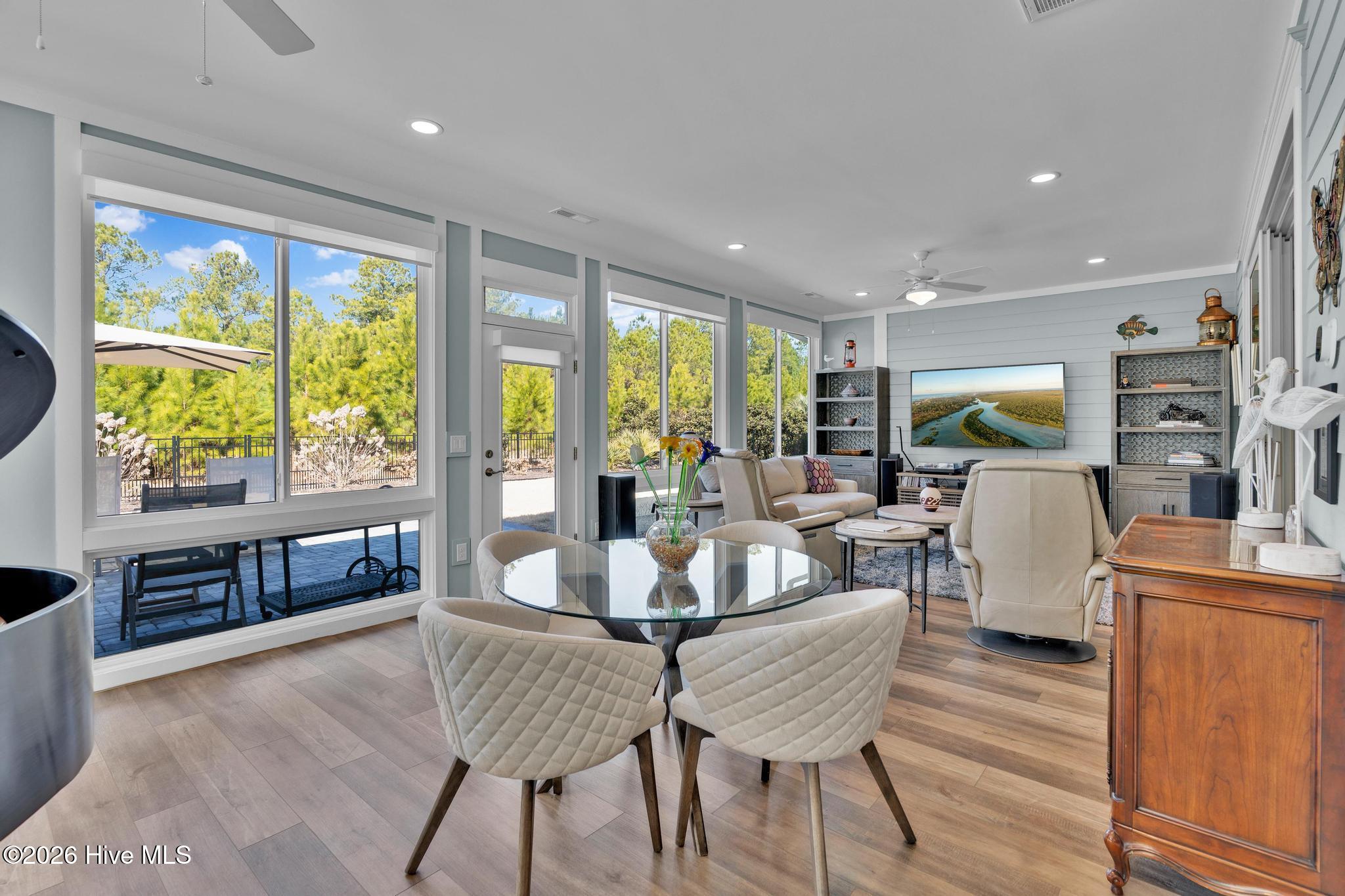 100554961 | Photo 43