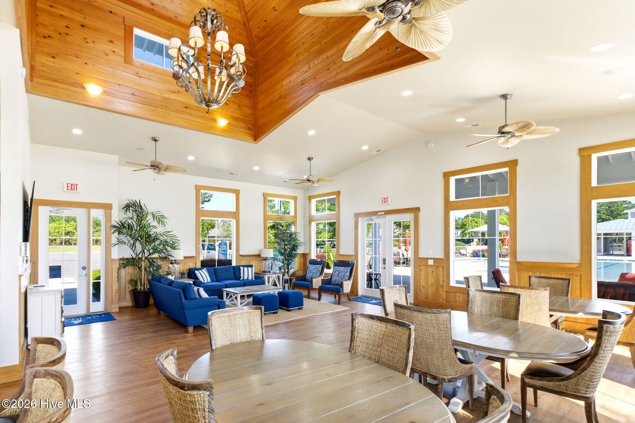 100566822 | Photo 84