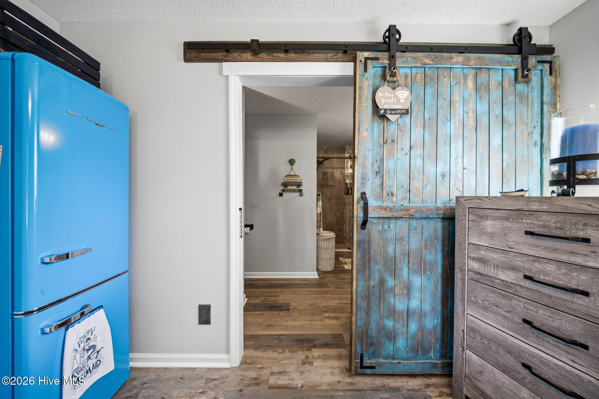 100569227 | Photo 25