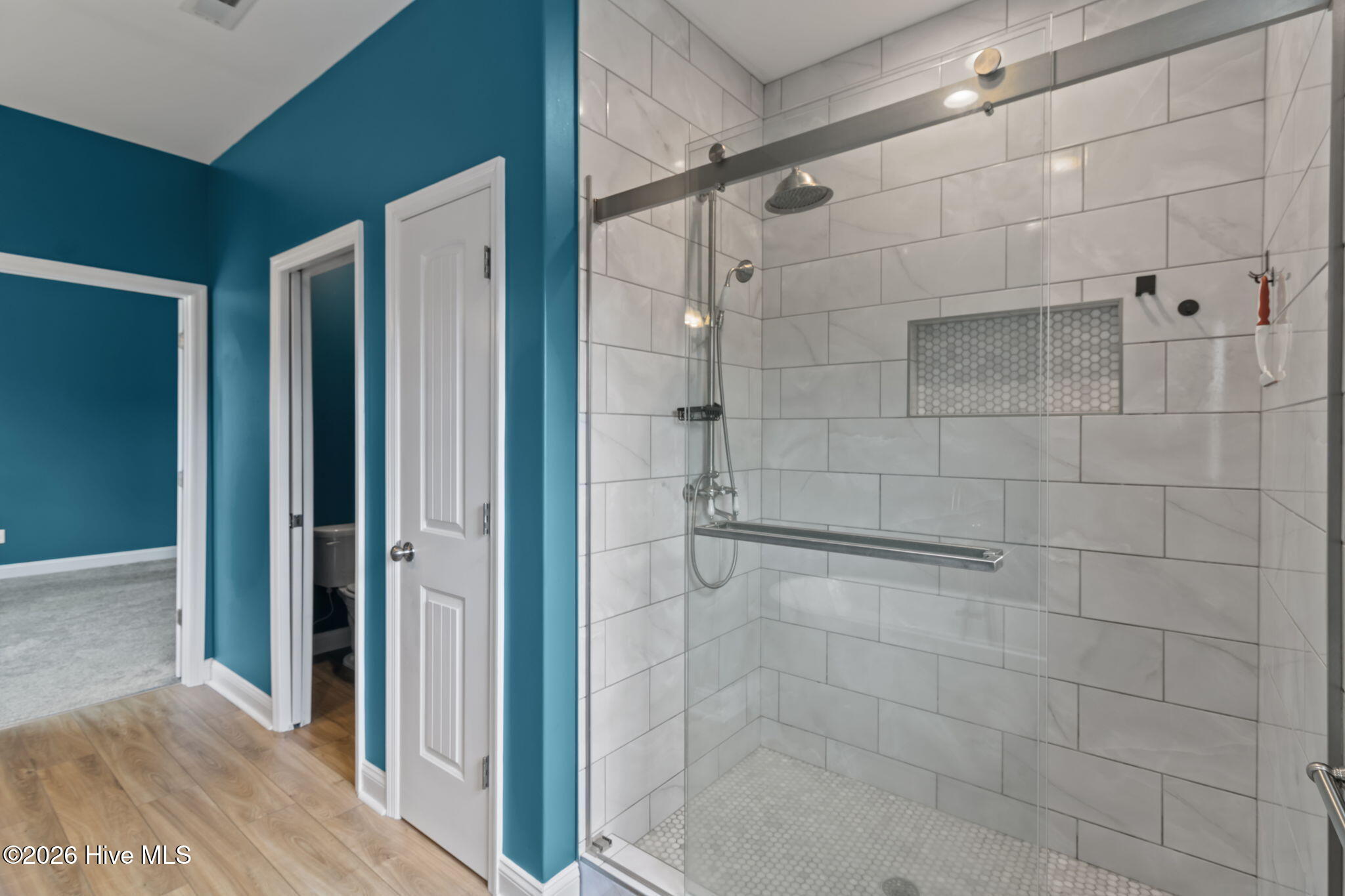 100560163 | Photo 24