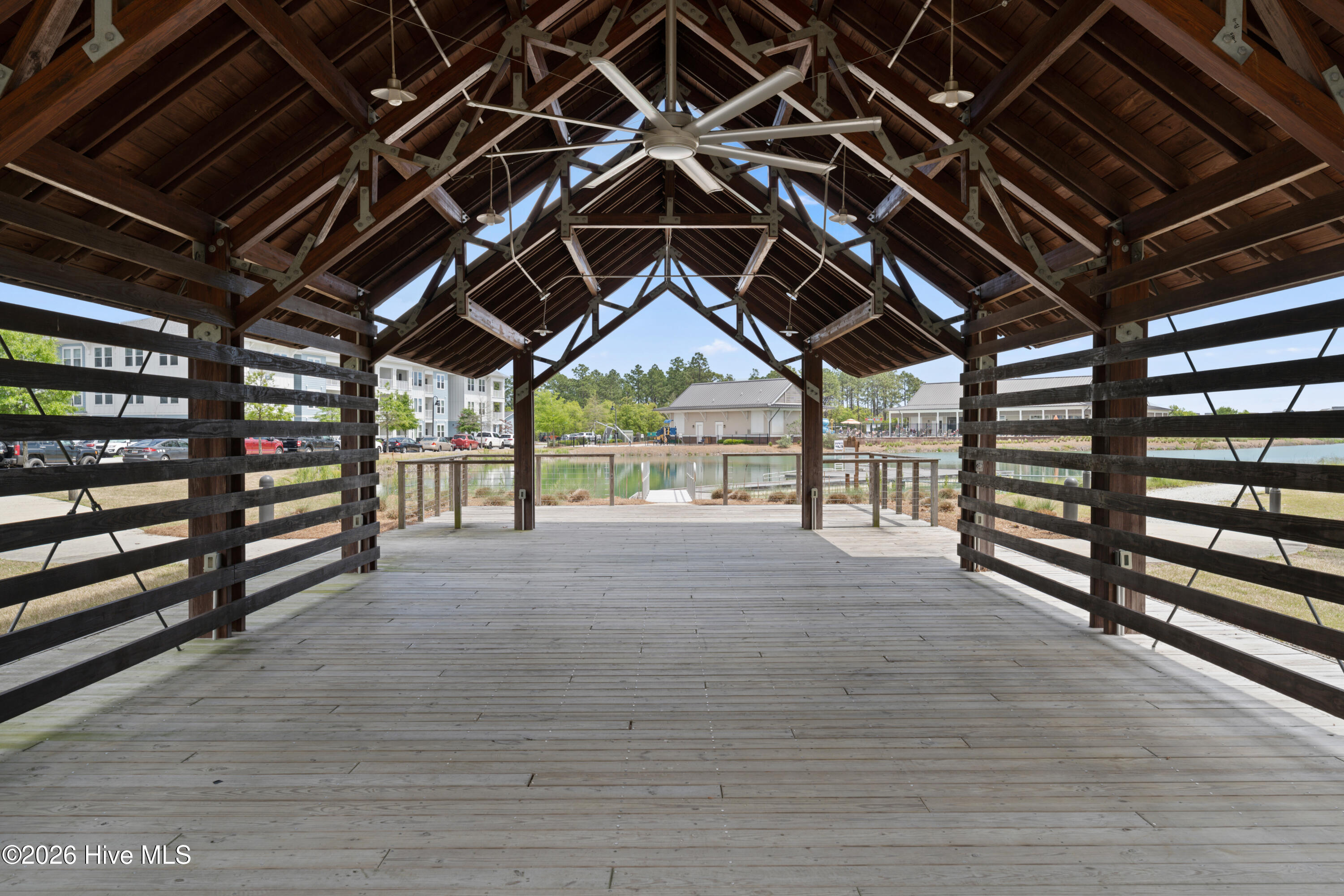 100561487 | Photo 40