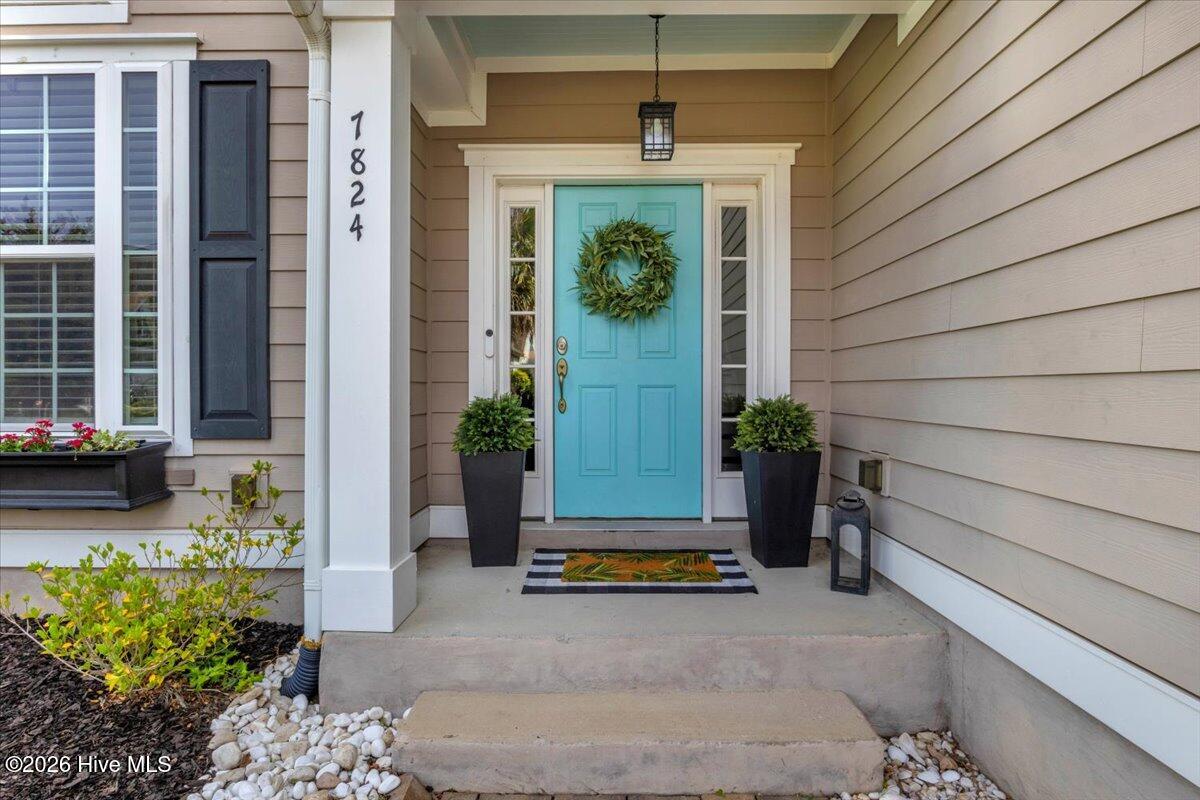 100569279 | Photo 72