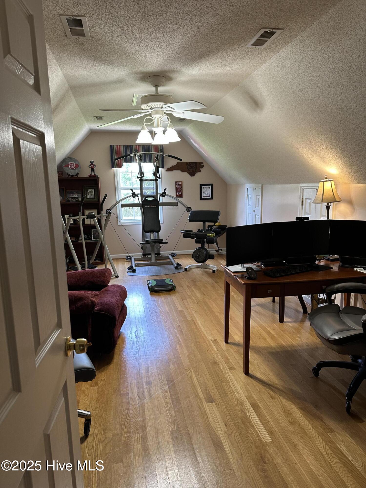 100514130 | Photo 85