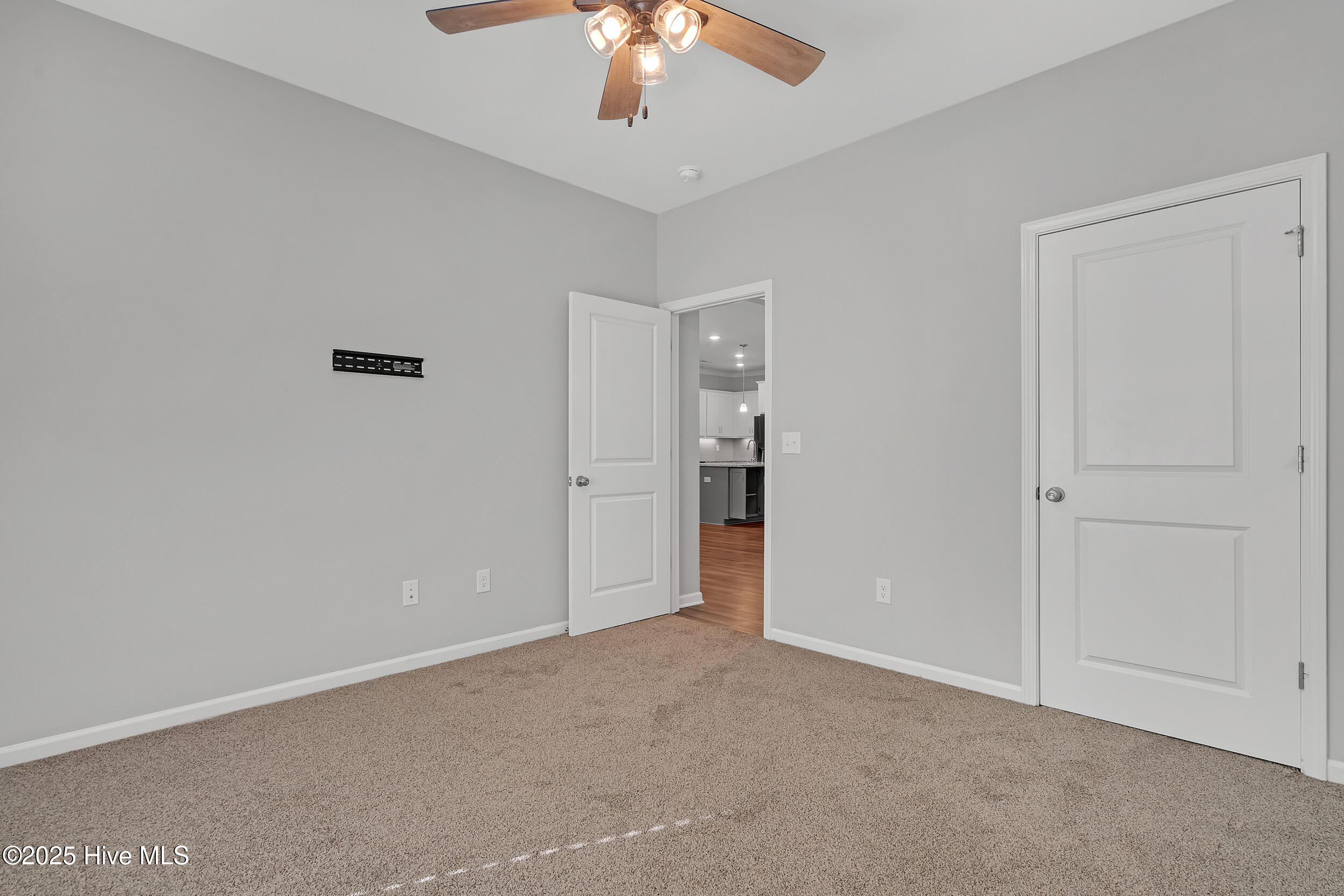 100544849 | Photo 31