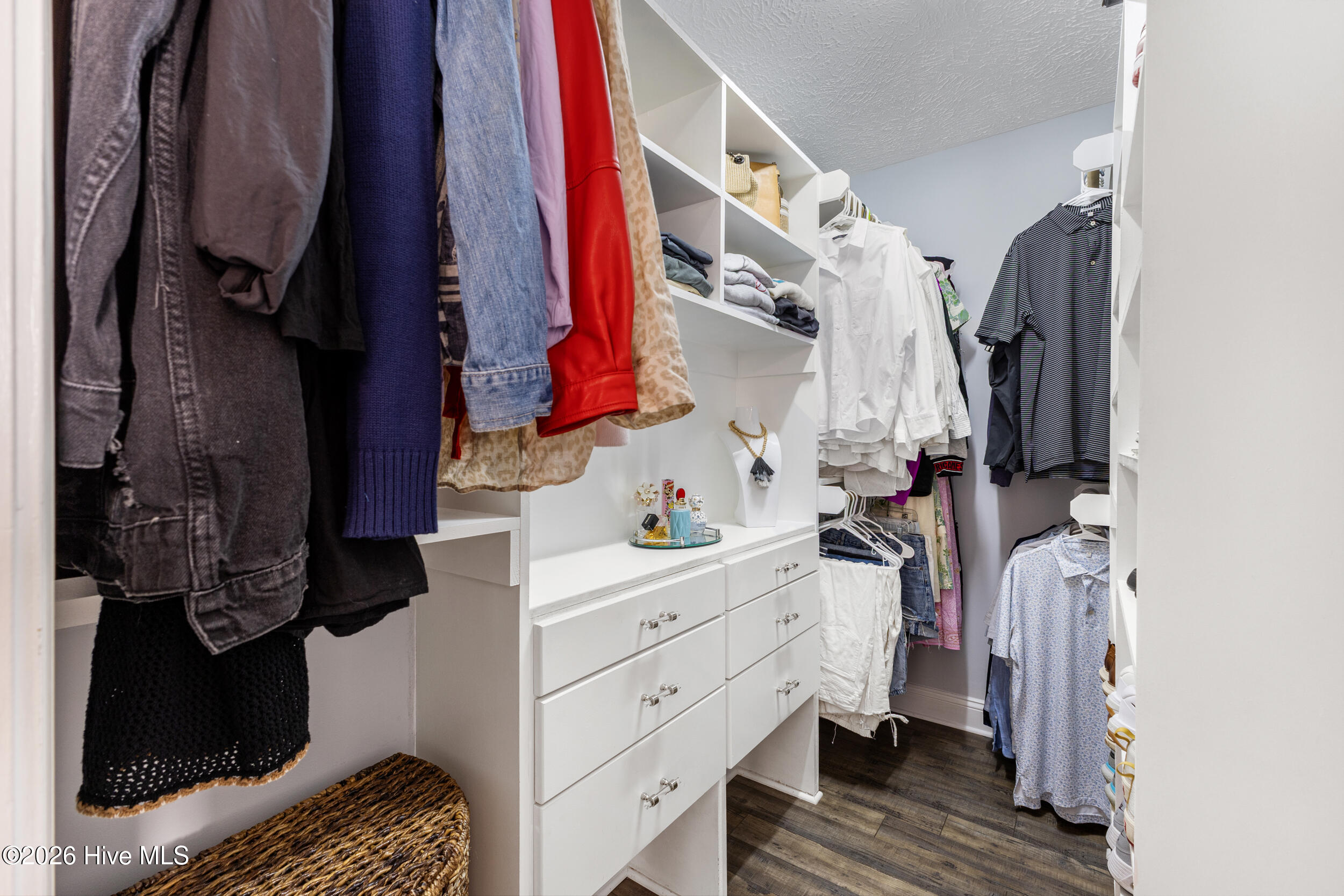 100564970 | Photo 19