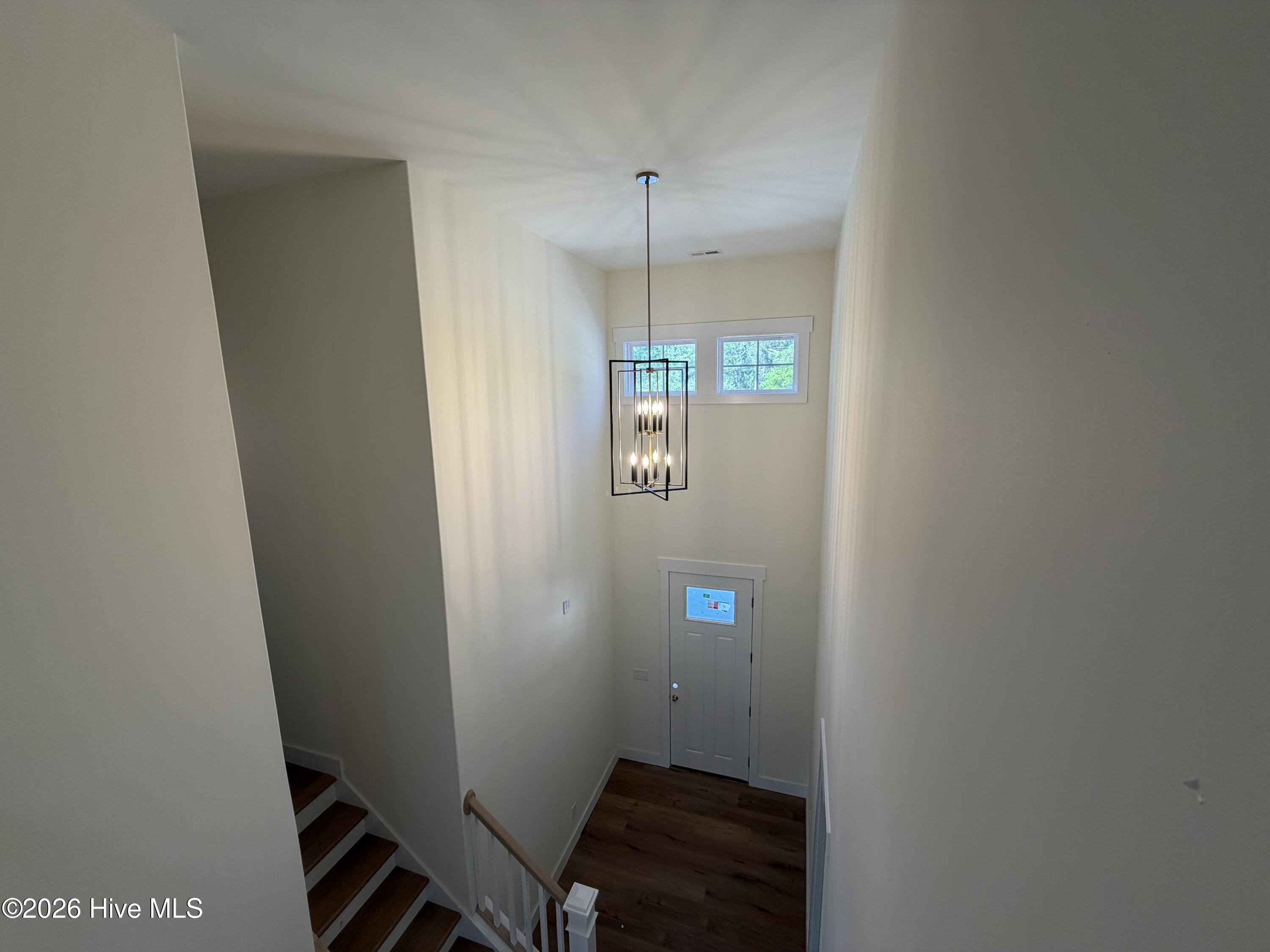 100568393 | Photo 13