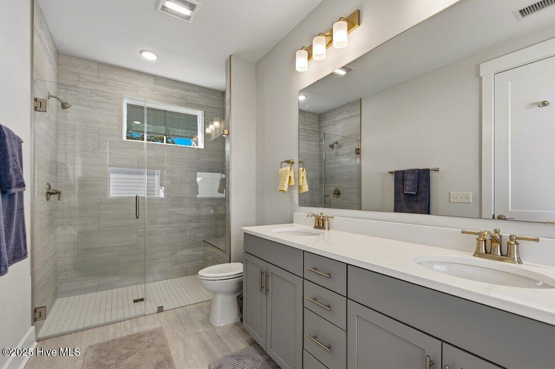 100543615 | Photo 28