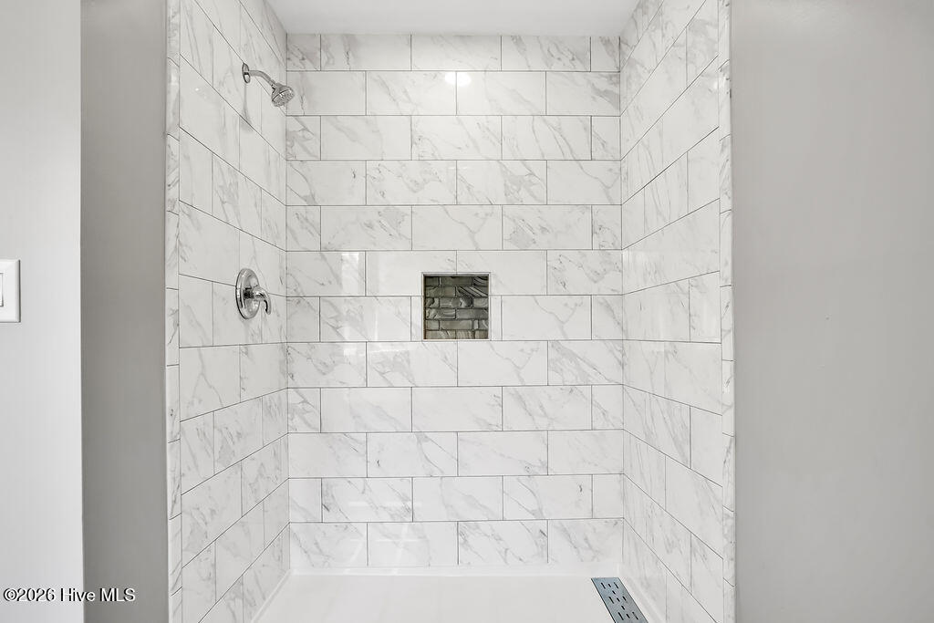 100567951 | Photo 26