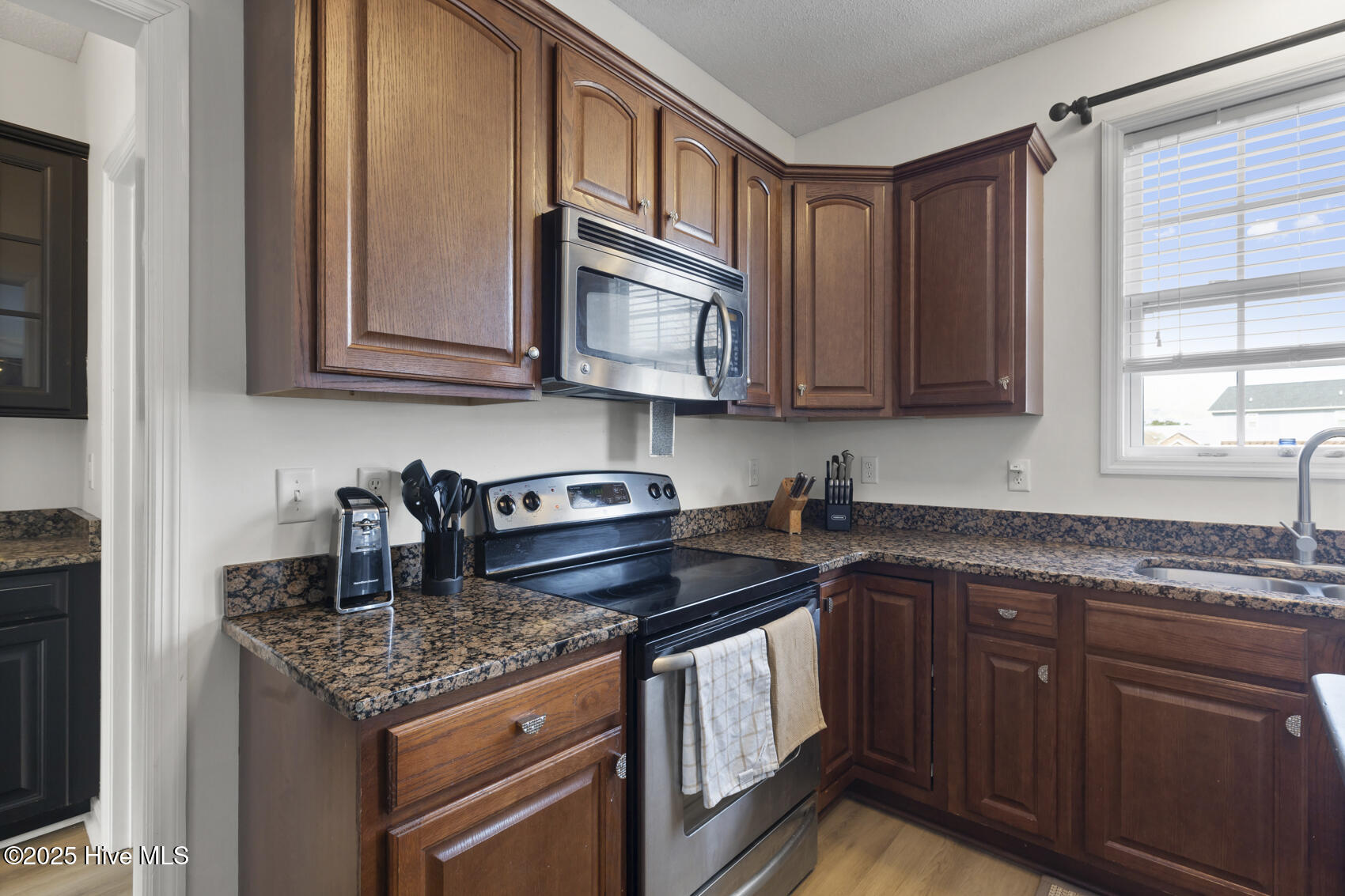 100490996 | Photo 16