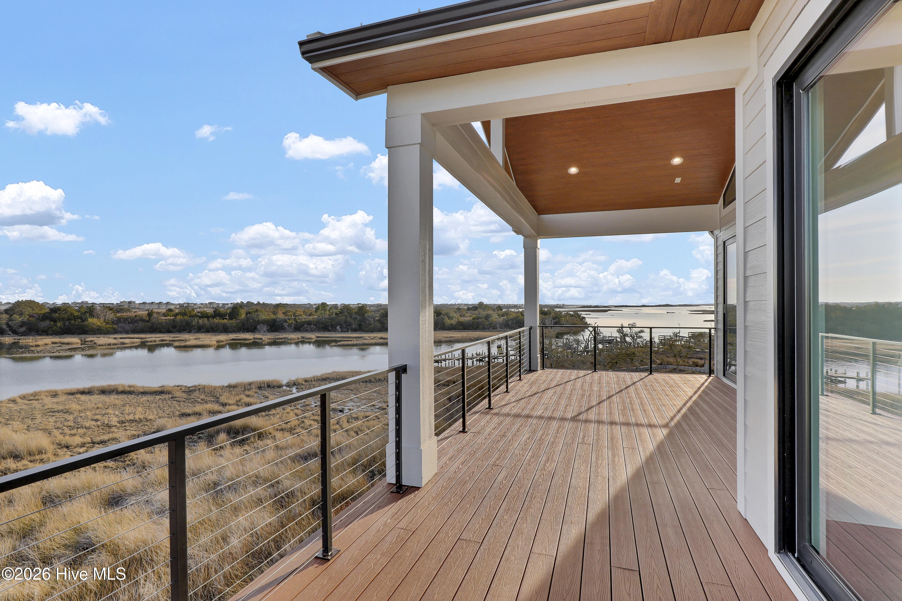 100556414 | Photo 24