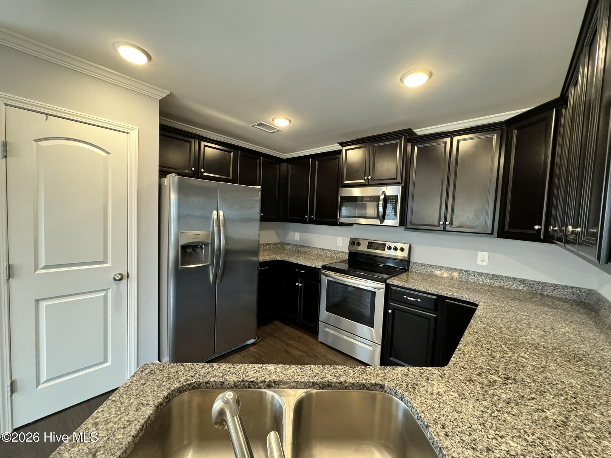 100552573 | Photo 13