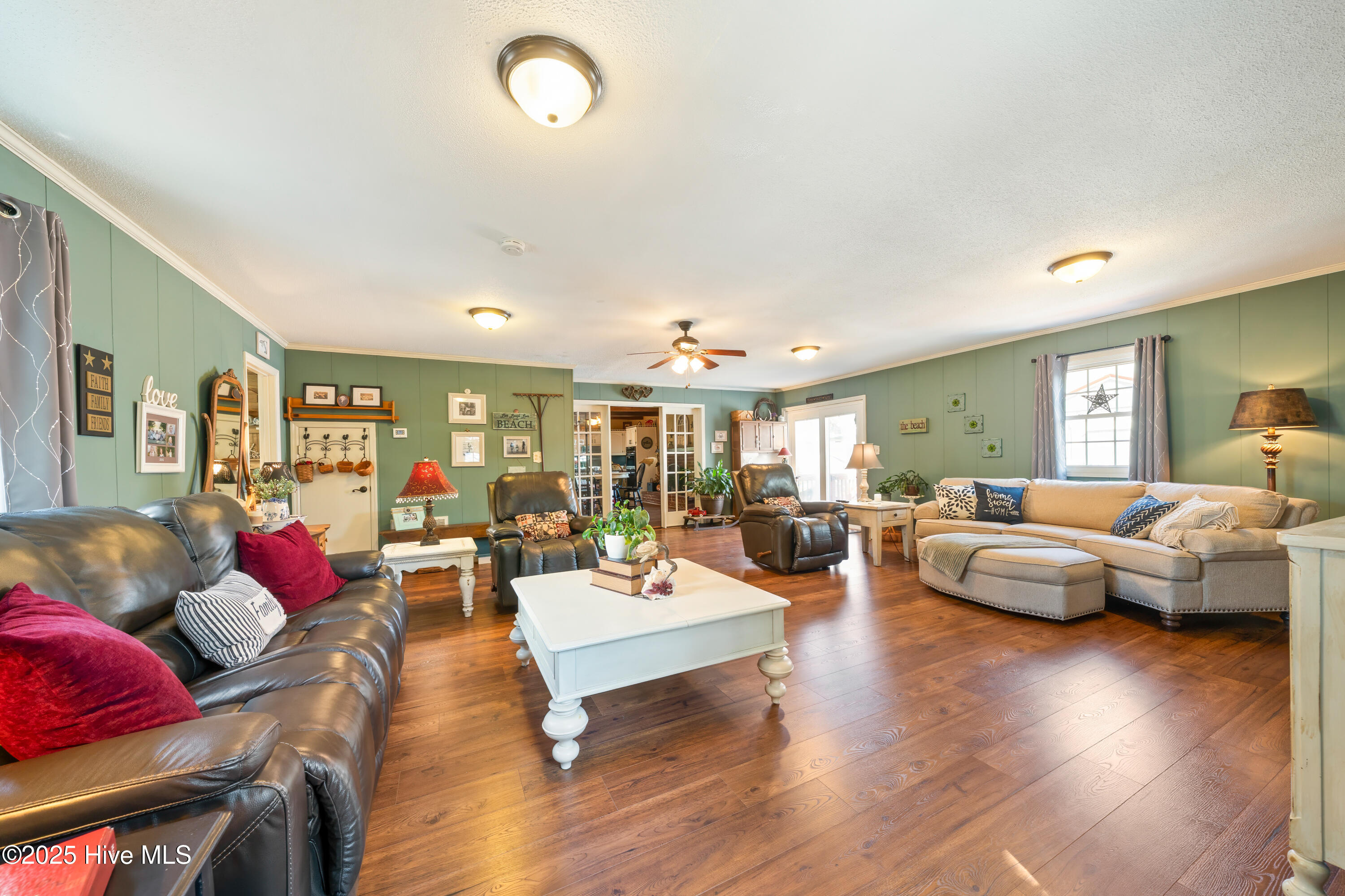 100557788 | Photo 64