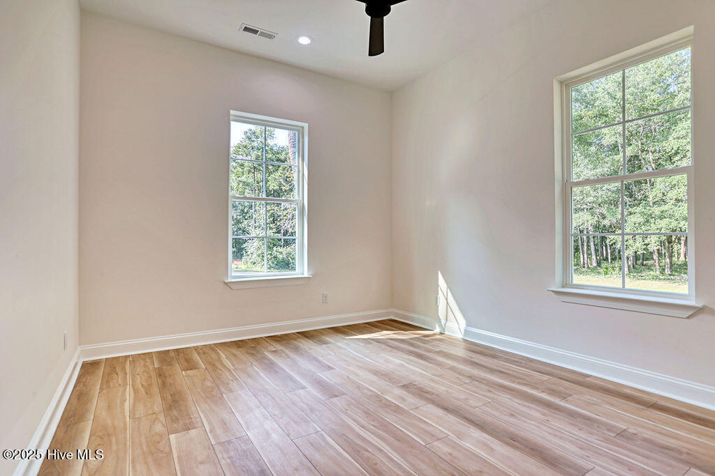 100499257 | Photo 35