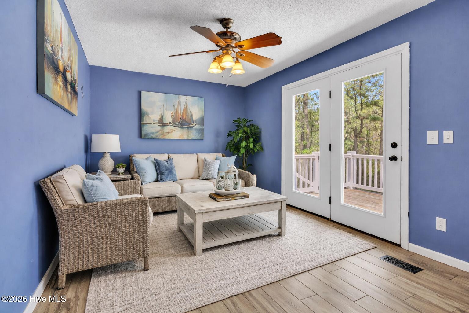 100566130 | Photo 10