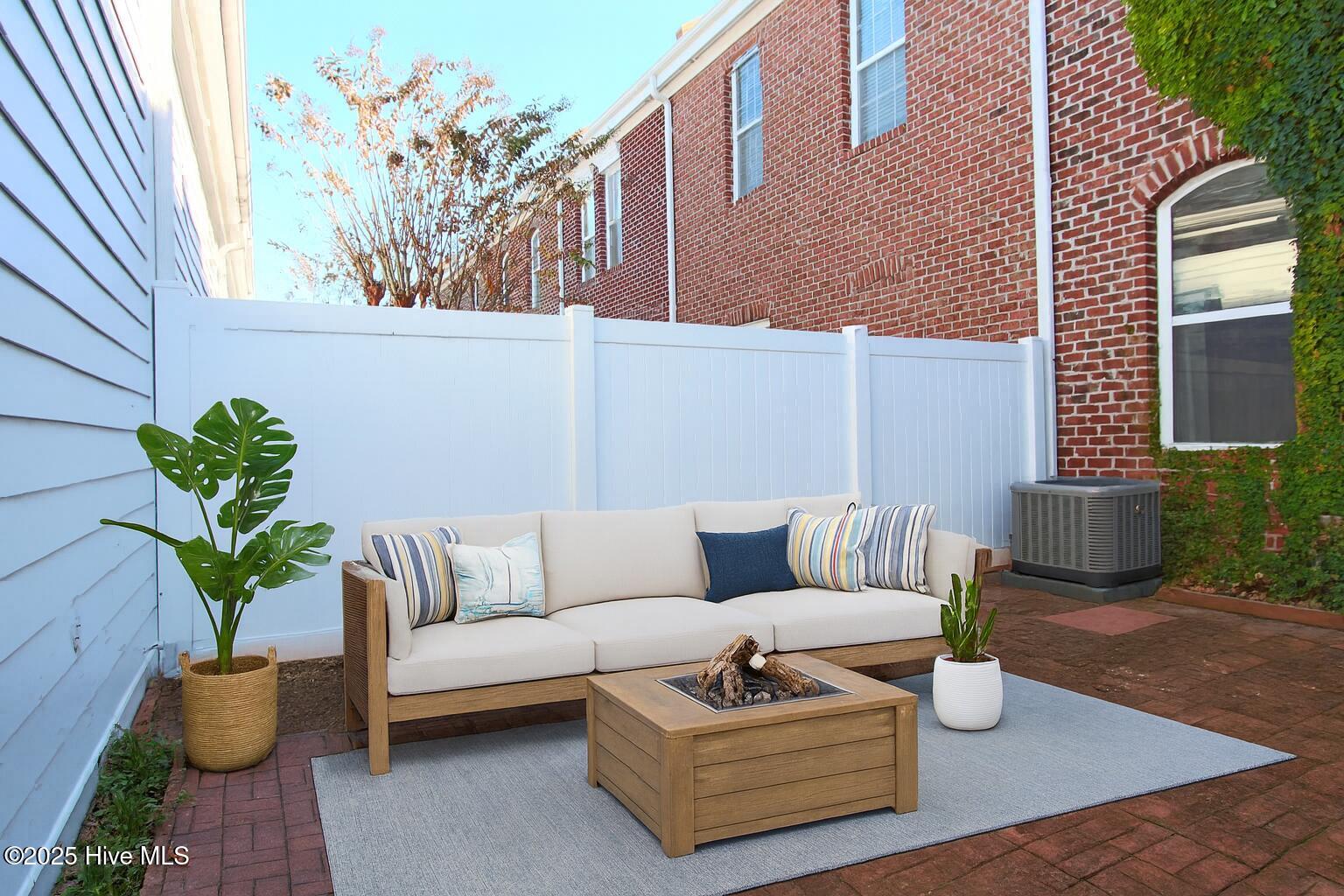 100478733 | Photo 33