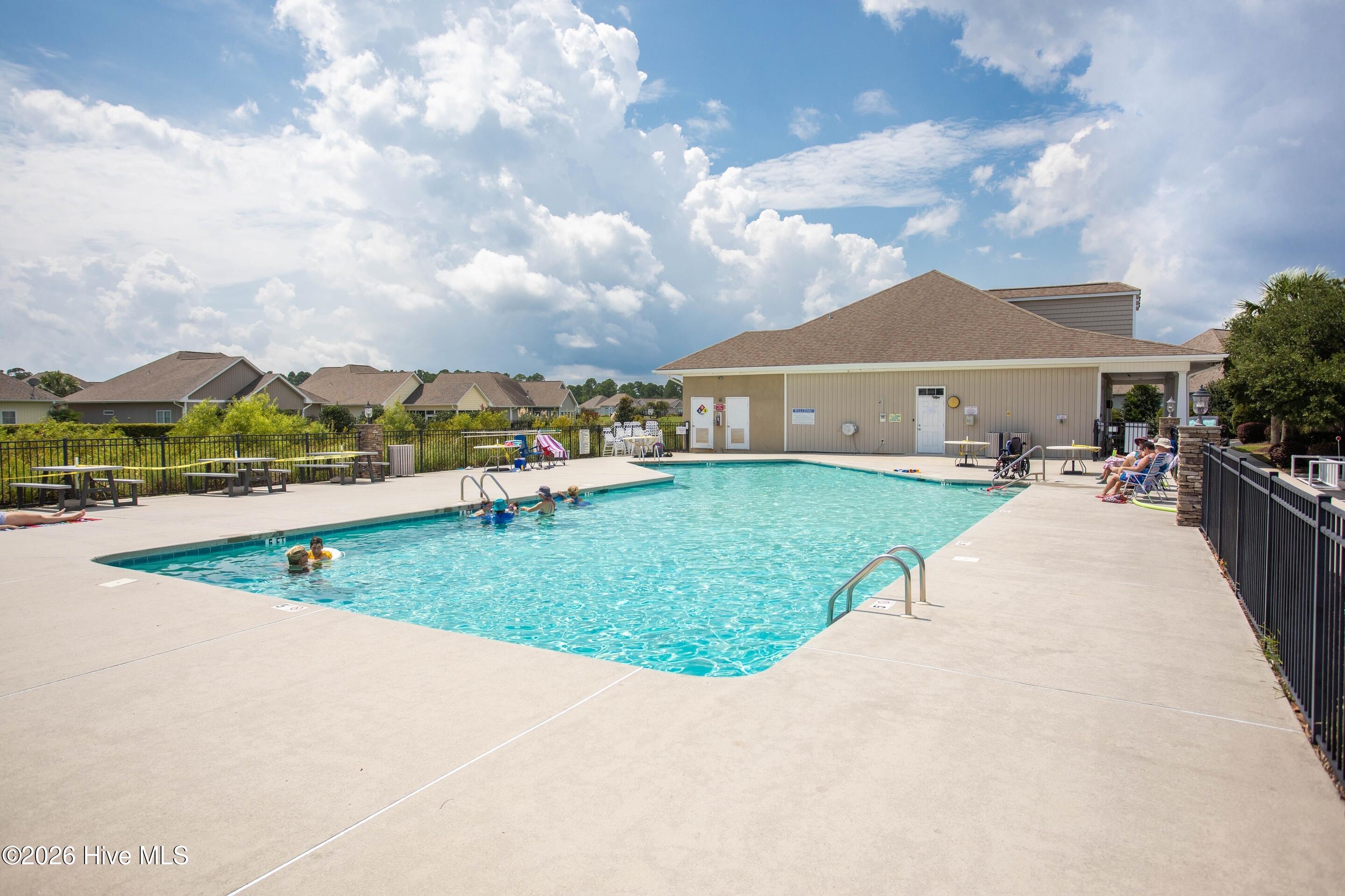 100547652 | Photo 77