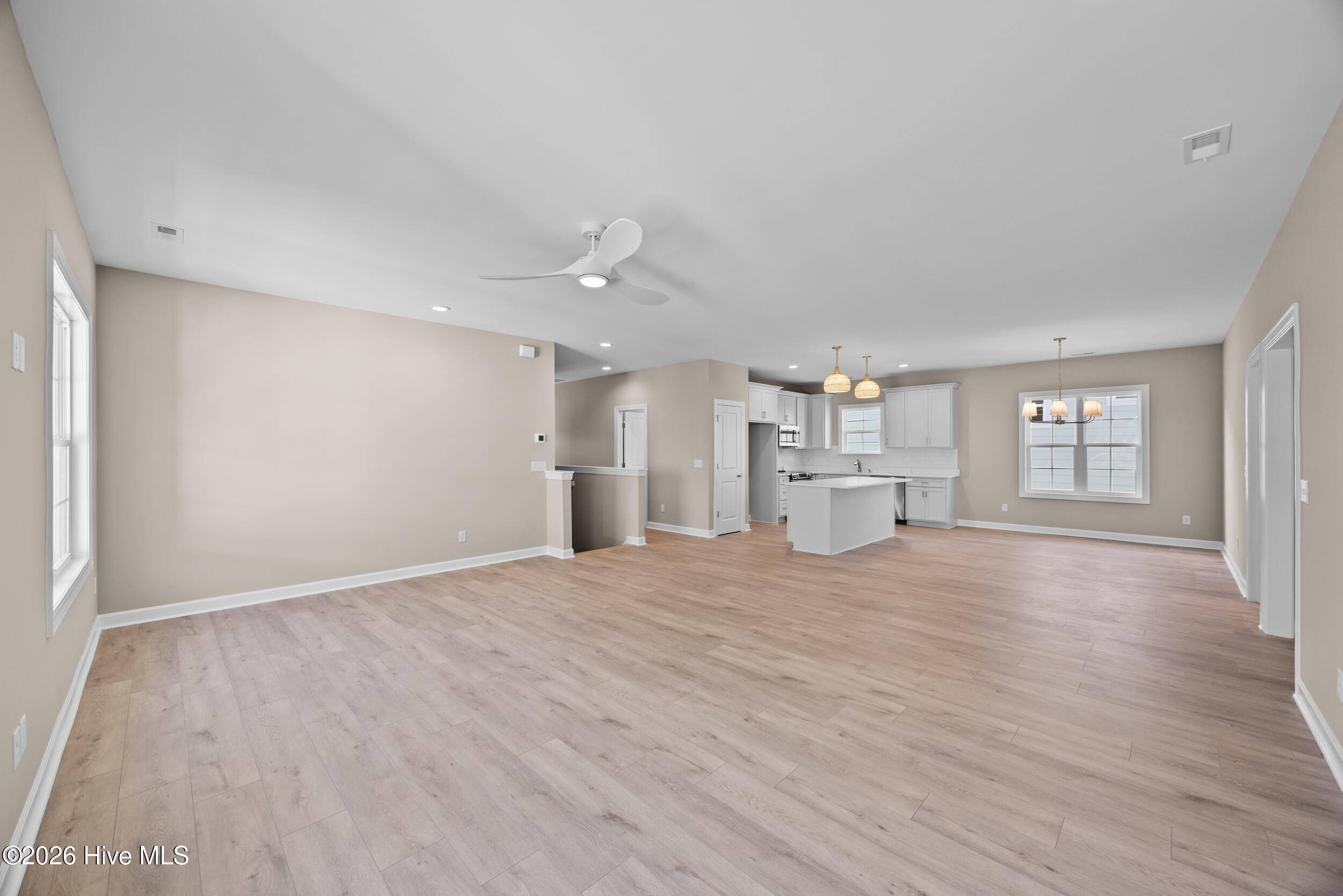 100545866 | Photo 25