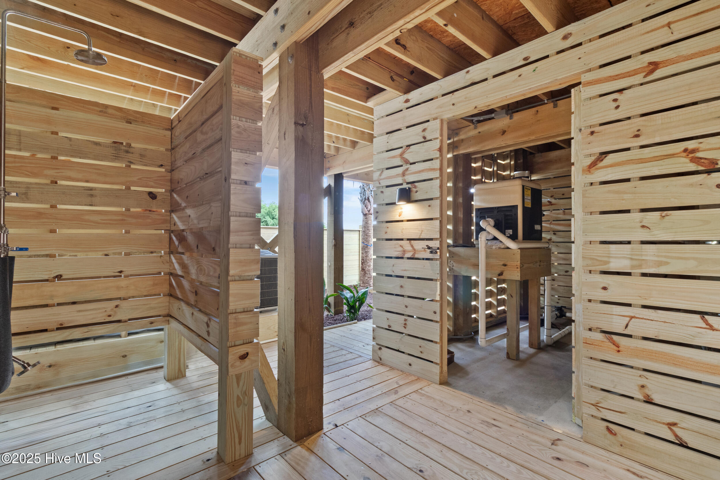 100544110 | Photo 54