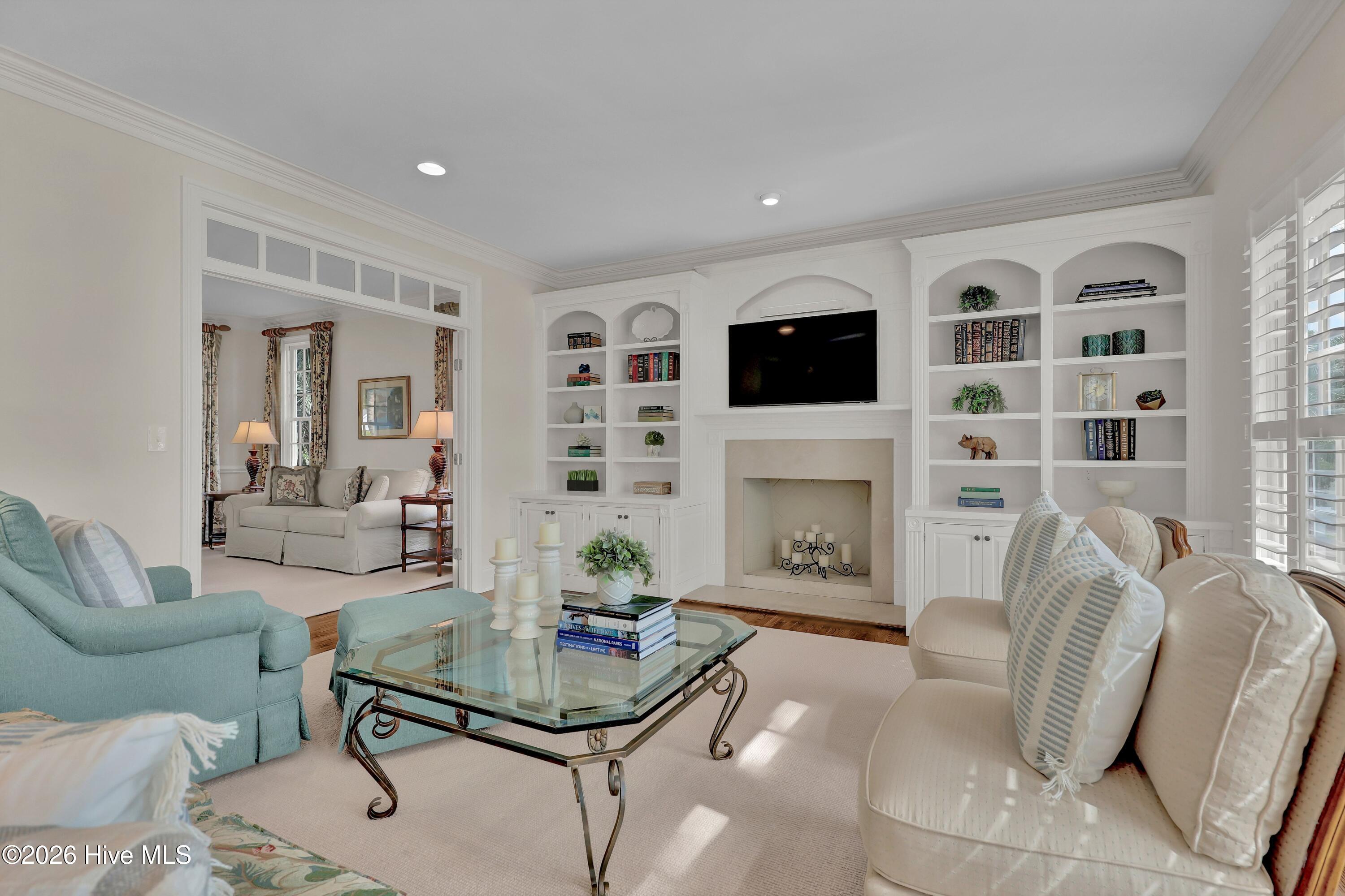 100569370 | Photo 16