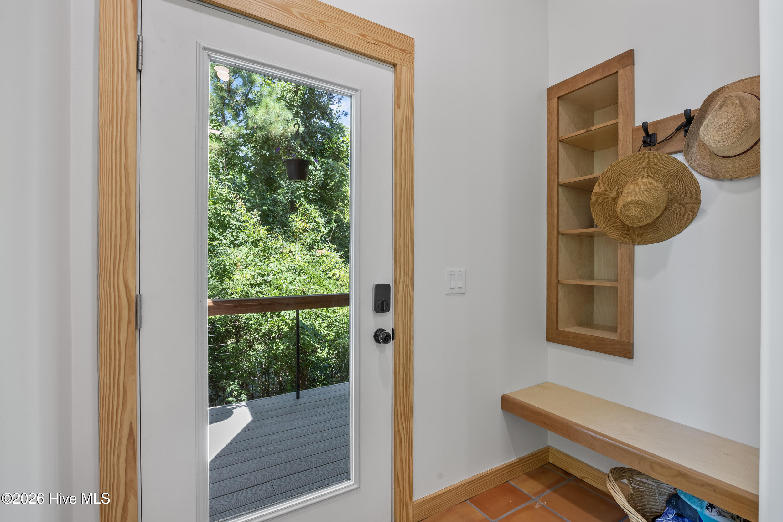 100585316 | Photo 31