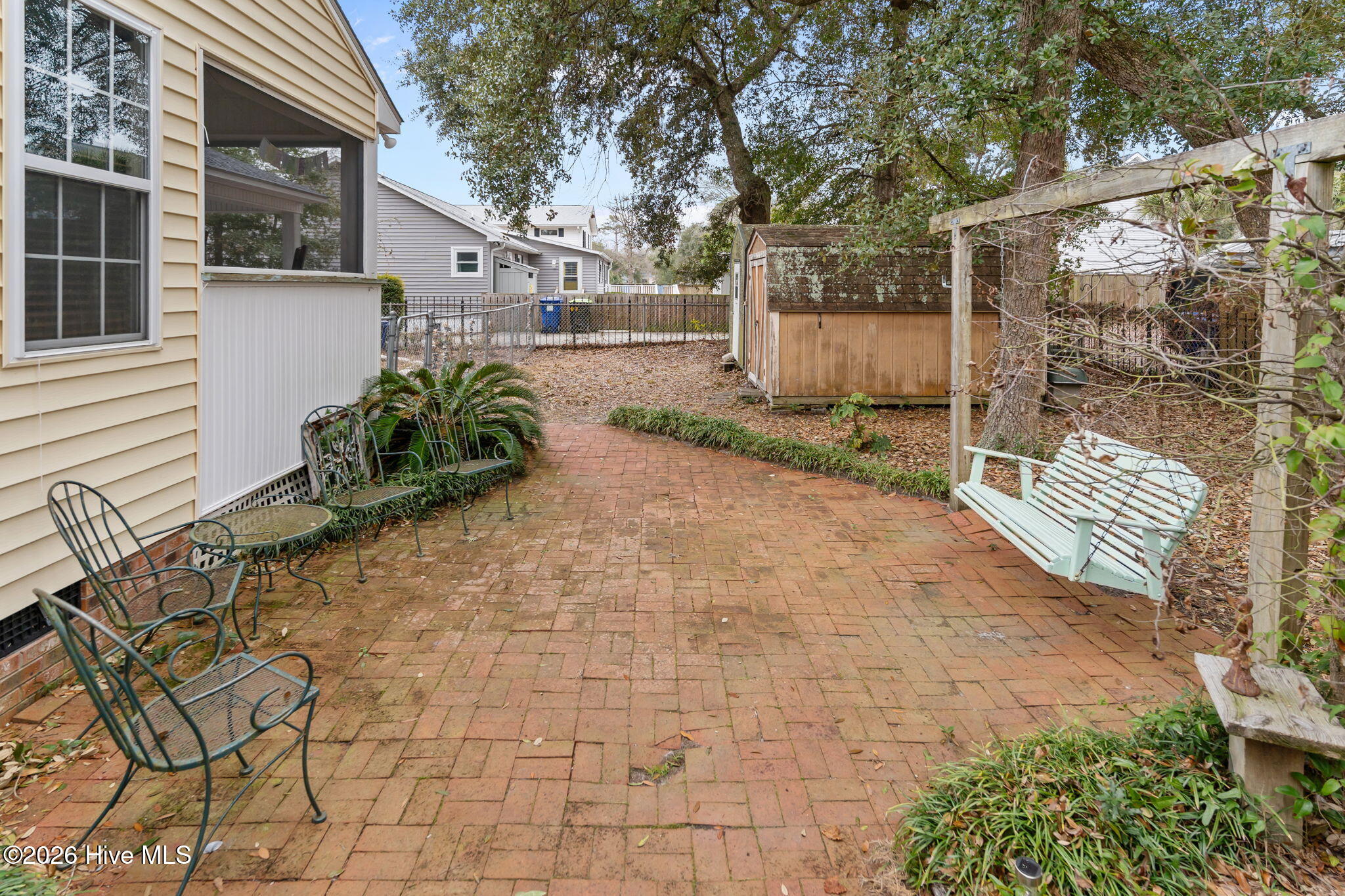 100556876 | Photo 51