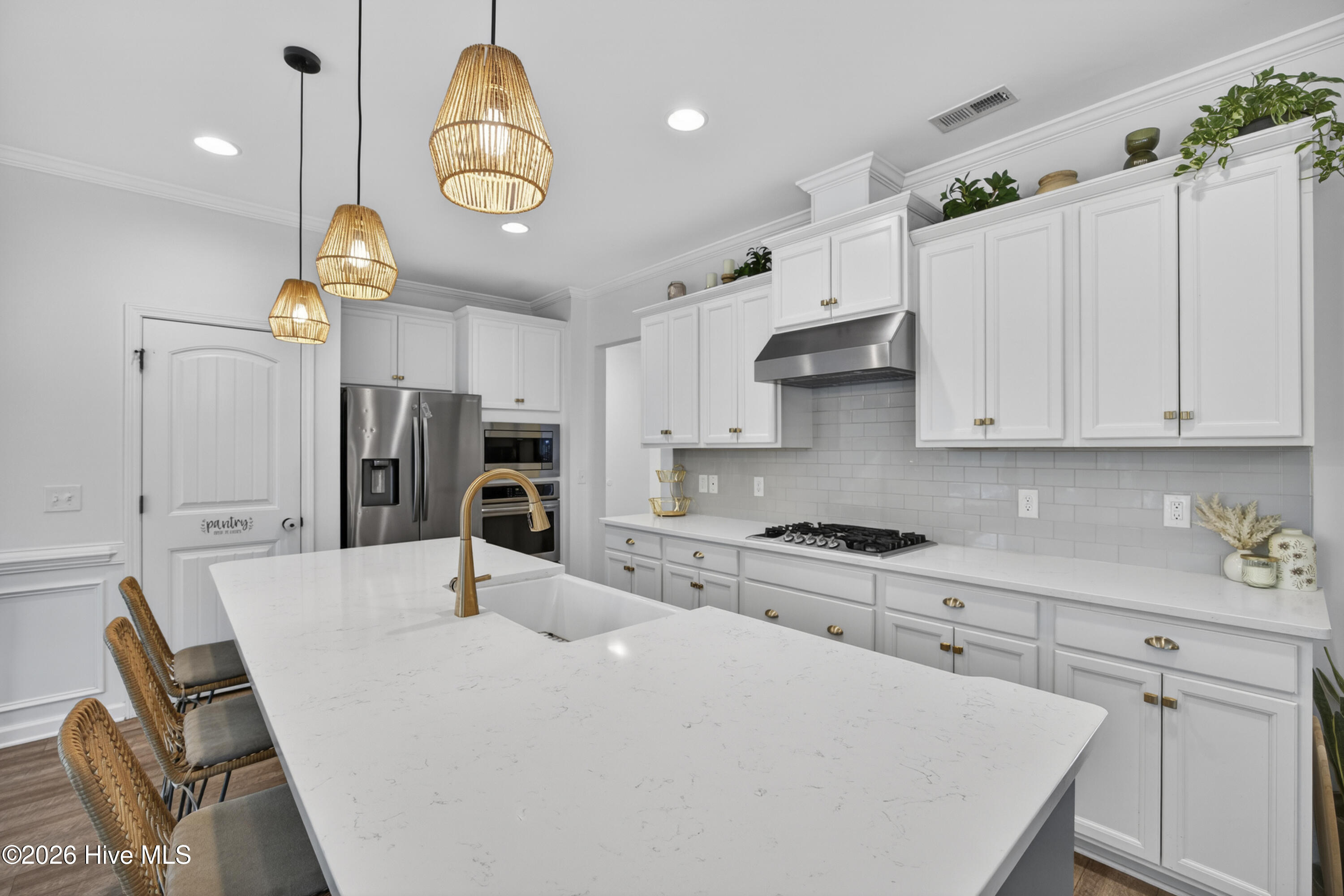 100567368 | Photo 18