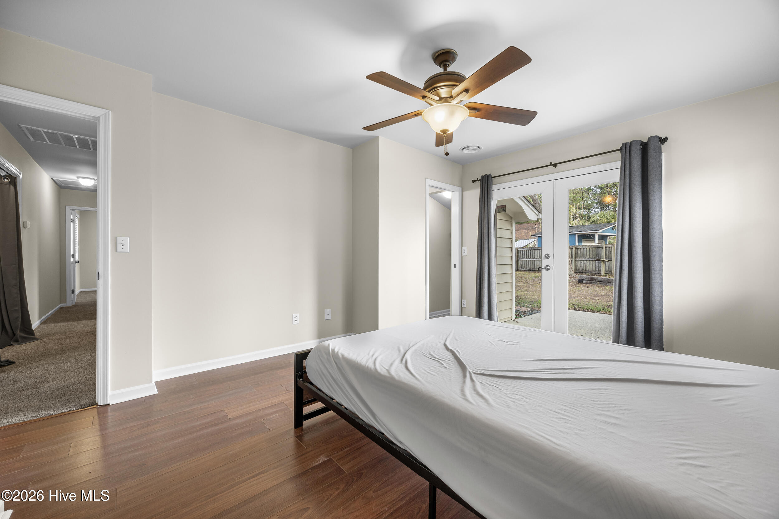 100560305 | Photo 25