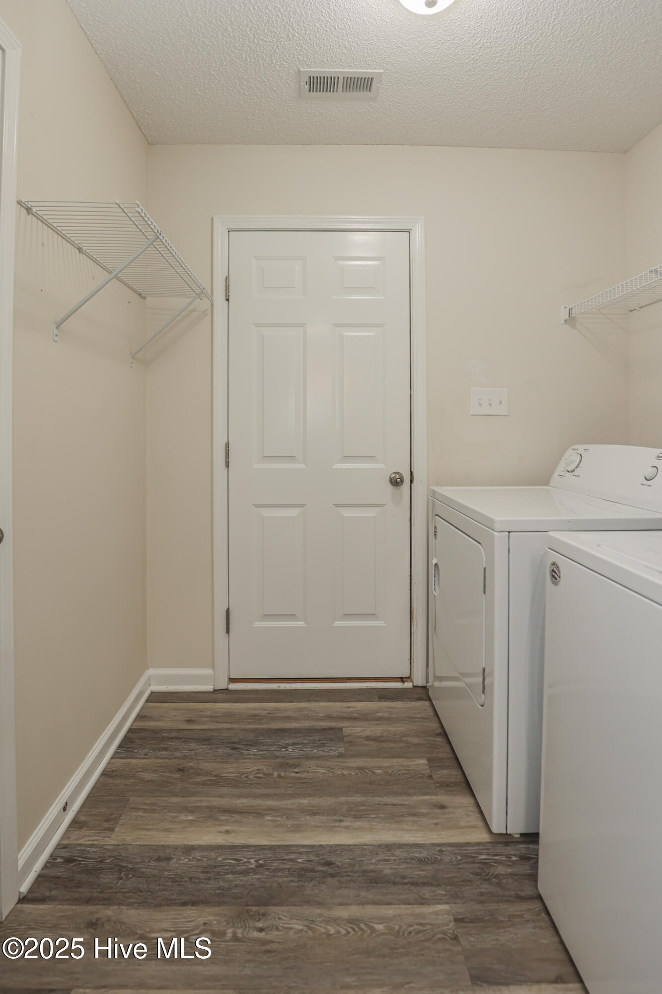 100536070 | Photo 32