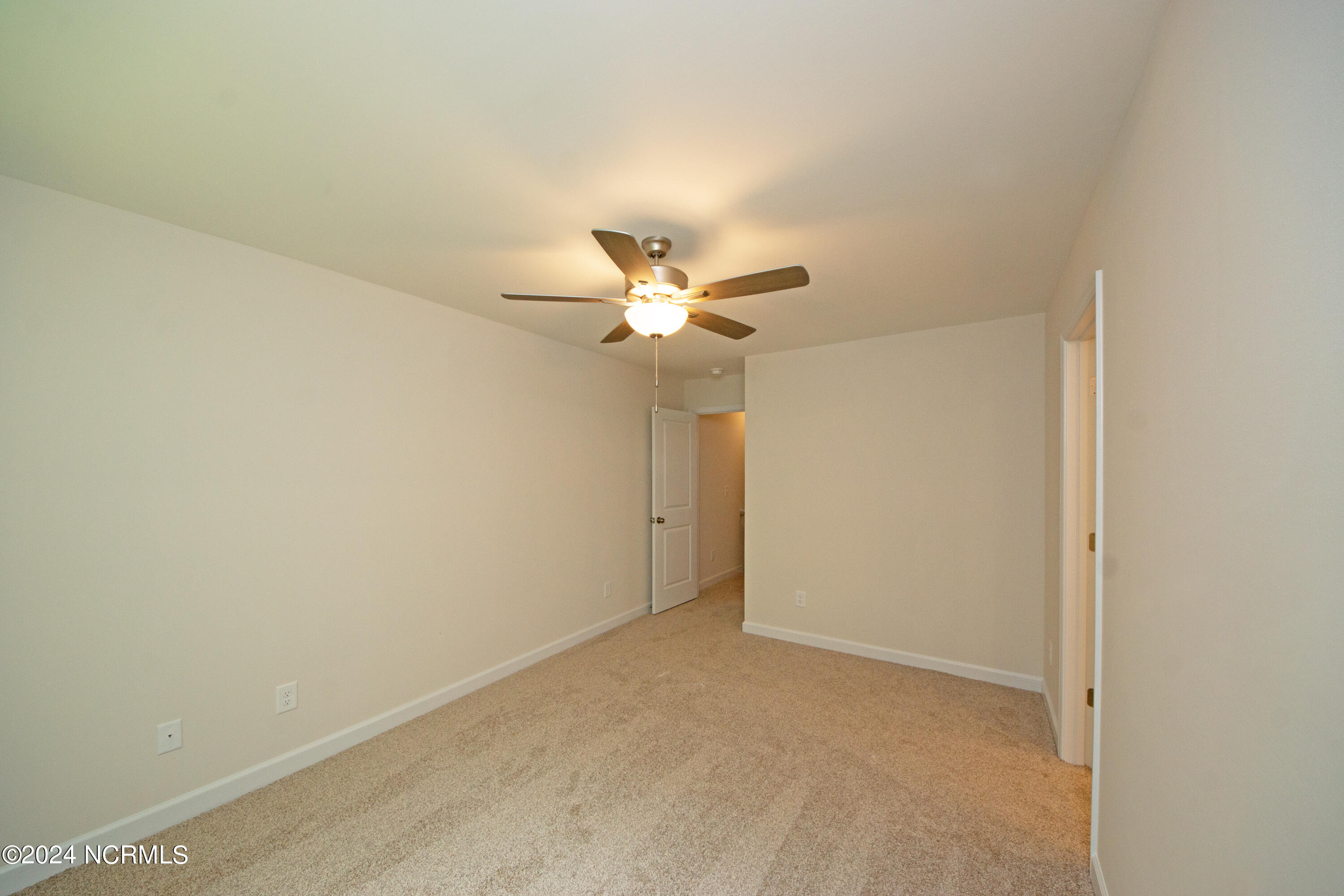 100561401 | Photo 17