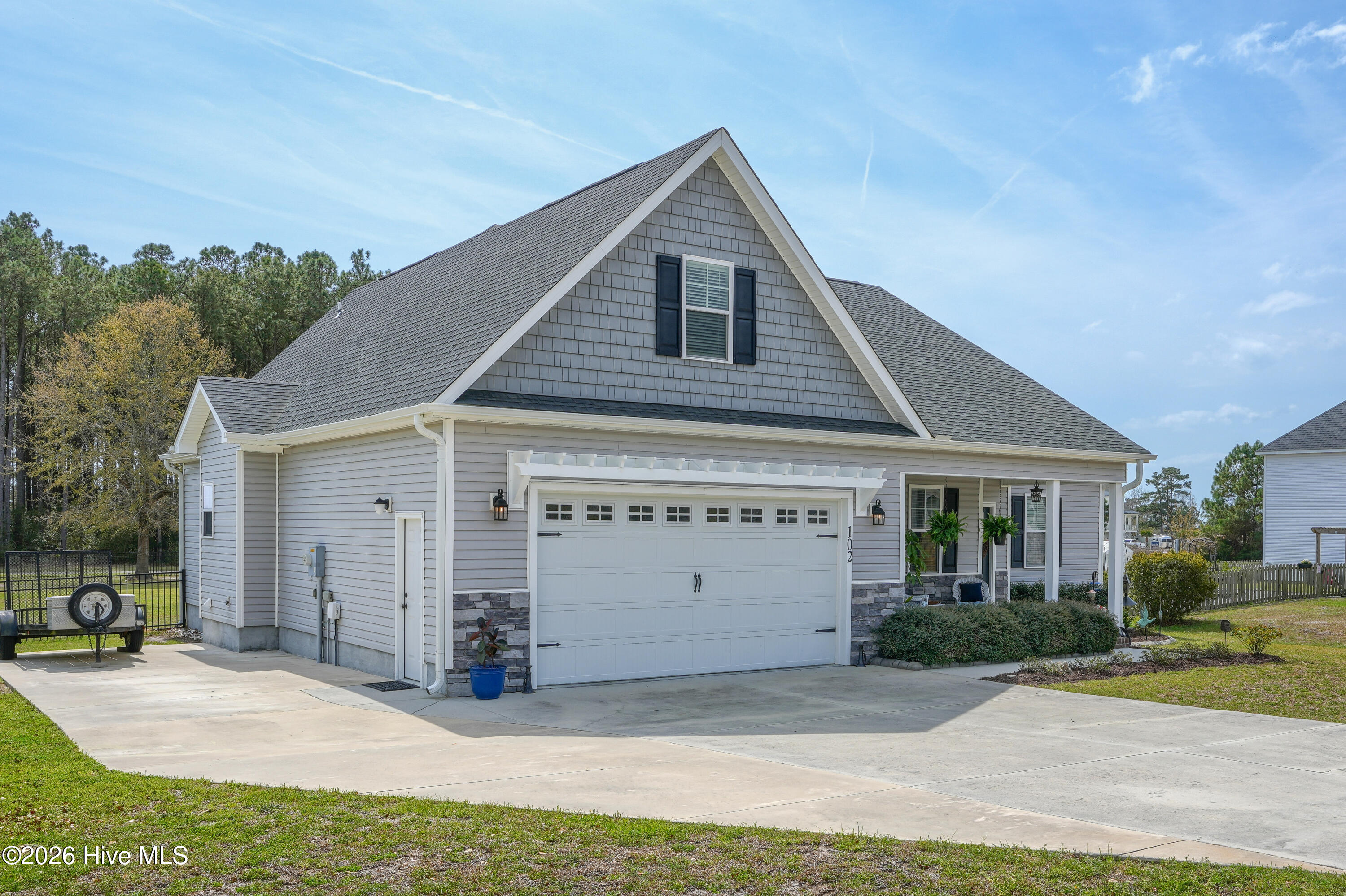 100563582 | Photo 58