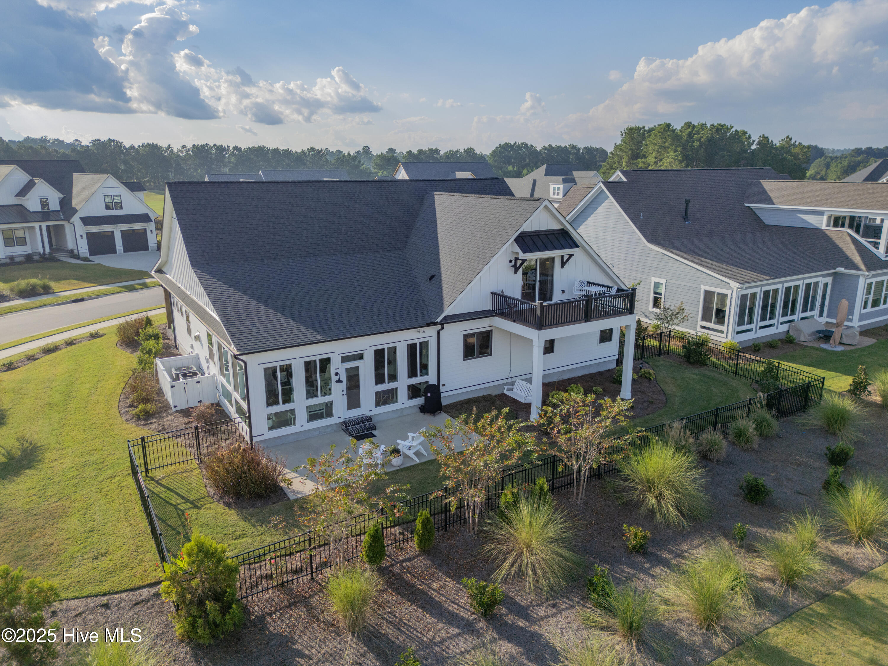 100557399 | Photo 71