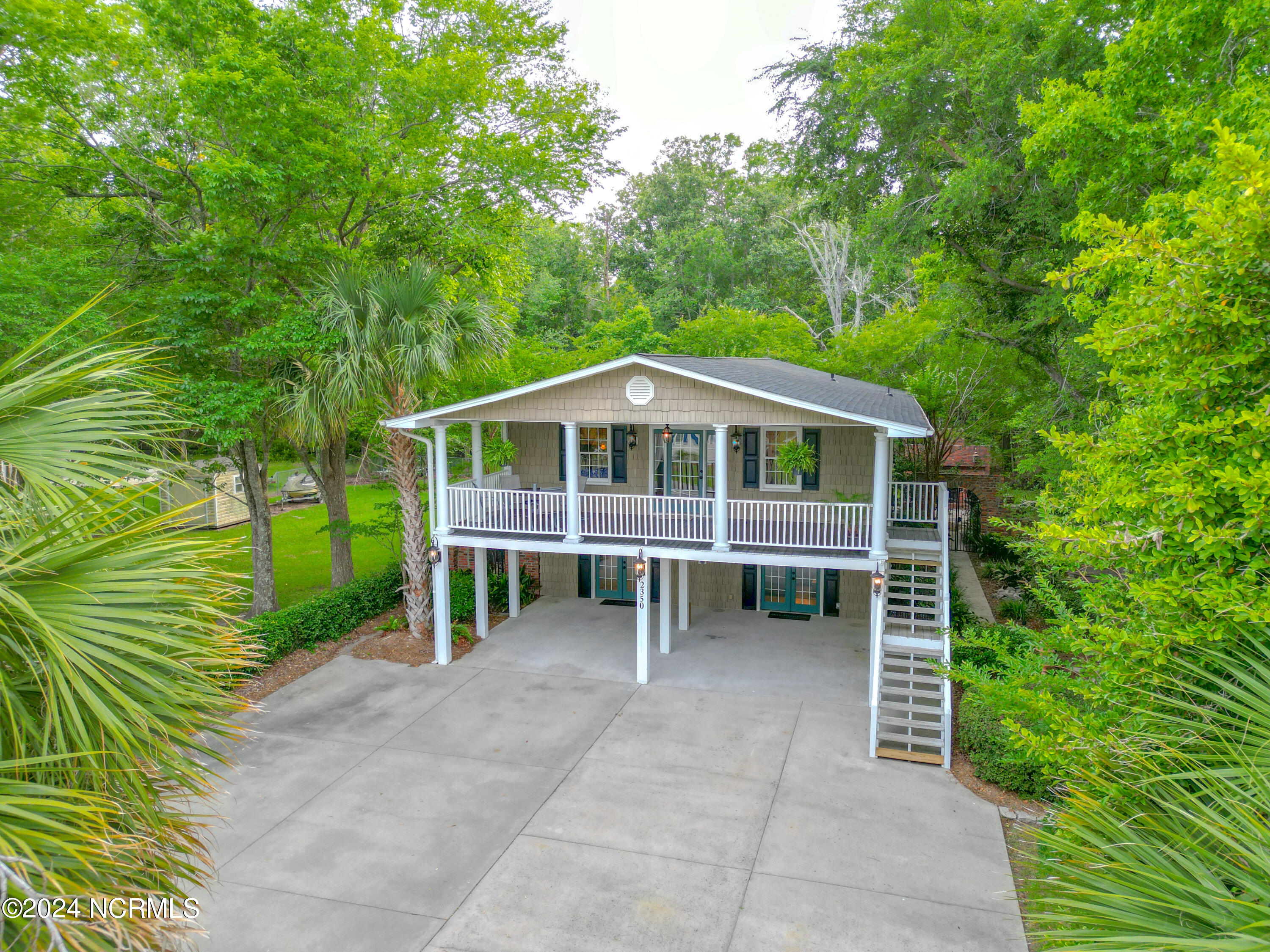 100558799 | Photo 56