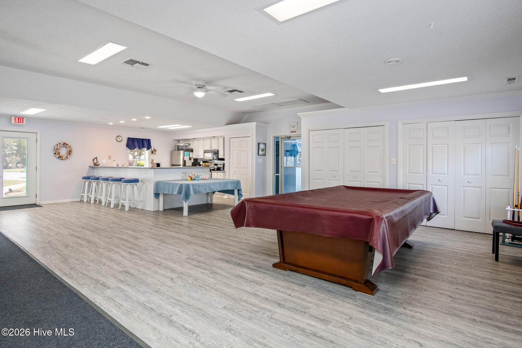 100566913 | Photo 49