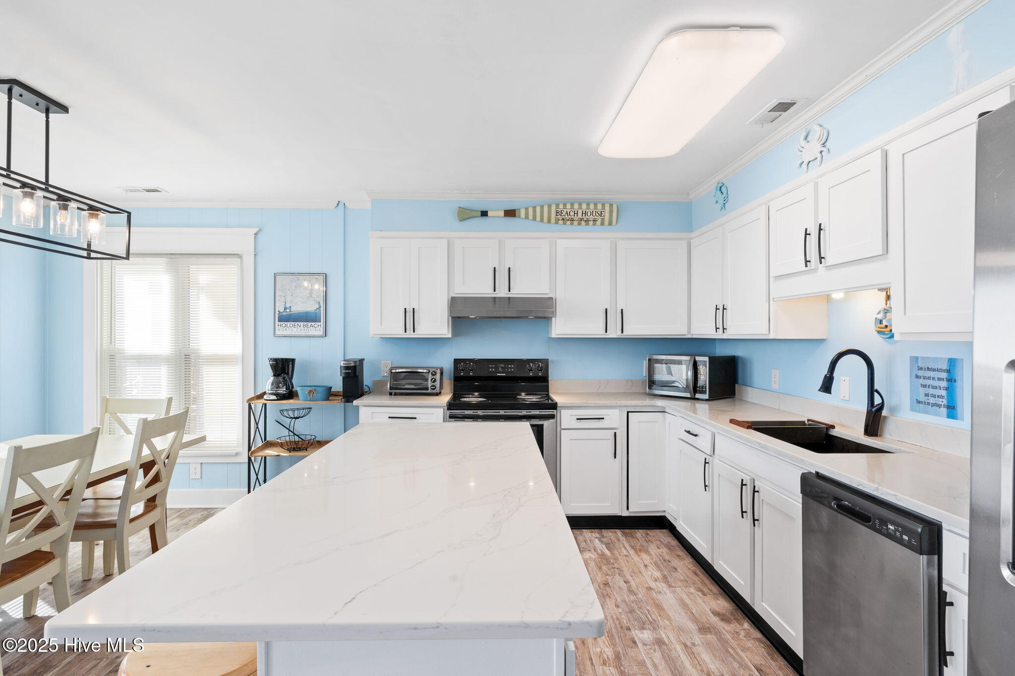 100540737 | Photo 10