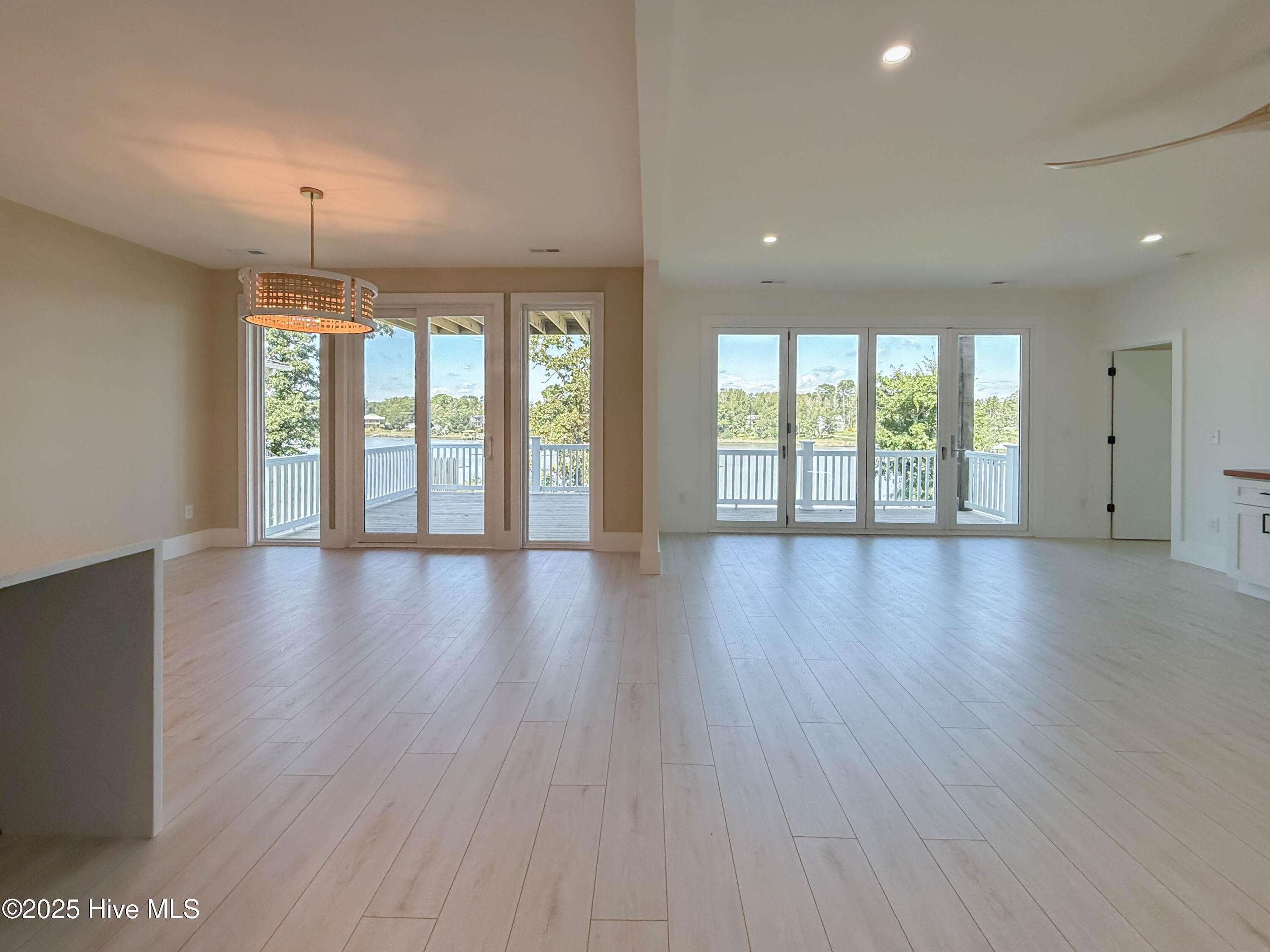 100539536 | Photo 24