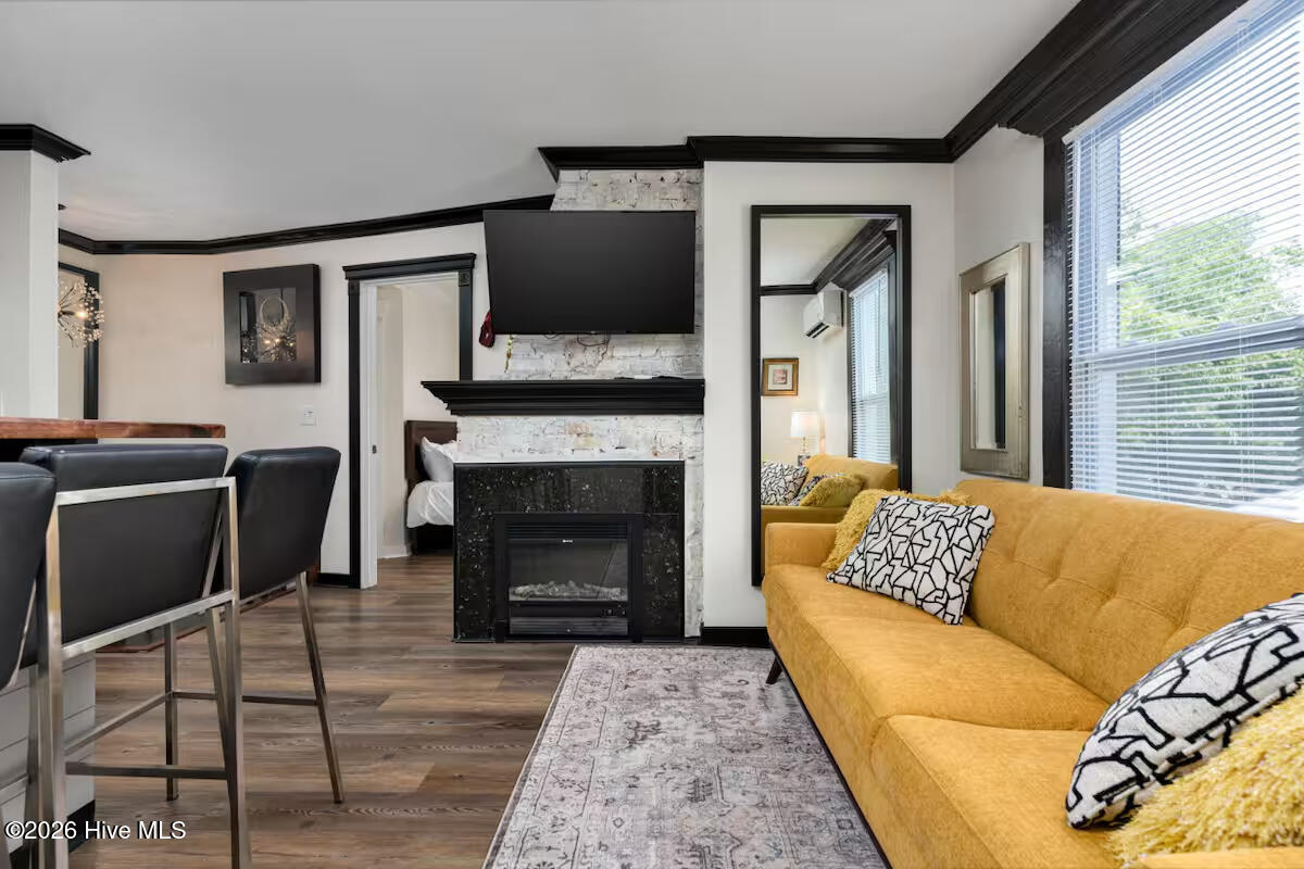 100562028 | Photo 22