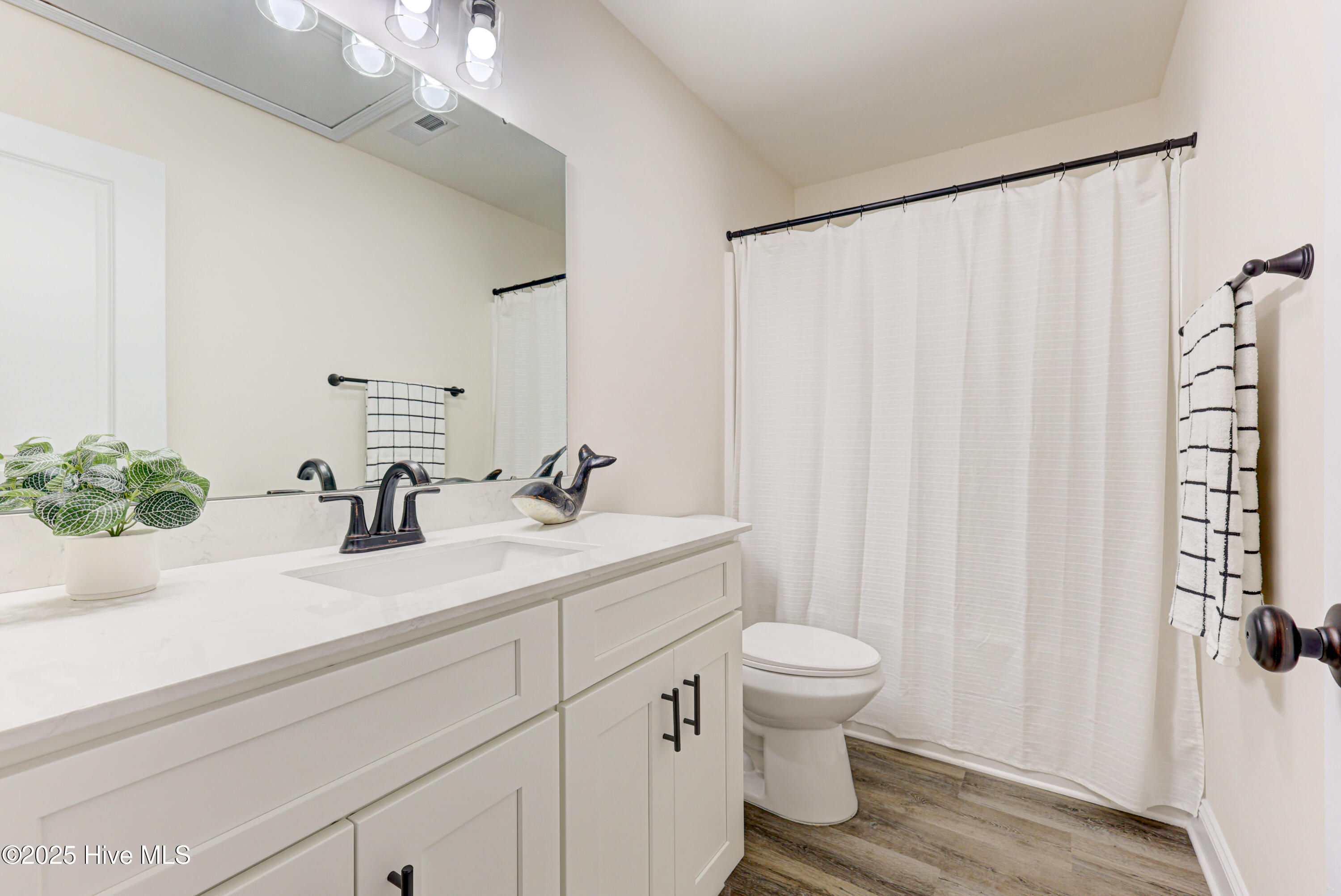 100515116 | Photo 24