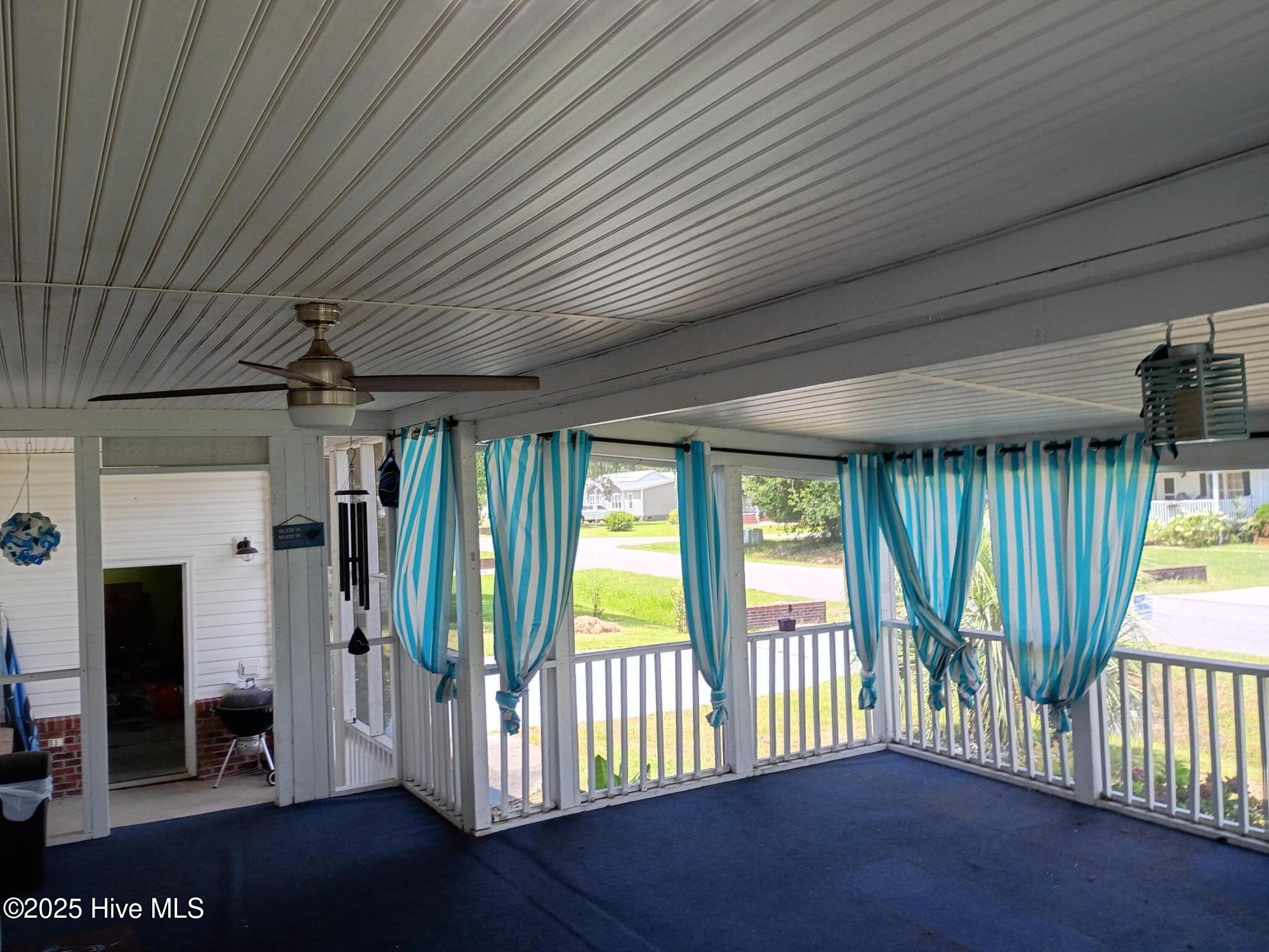 100557460 | Photo 11