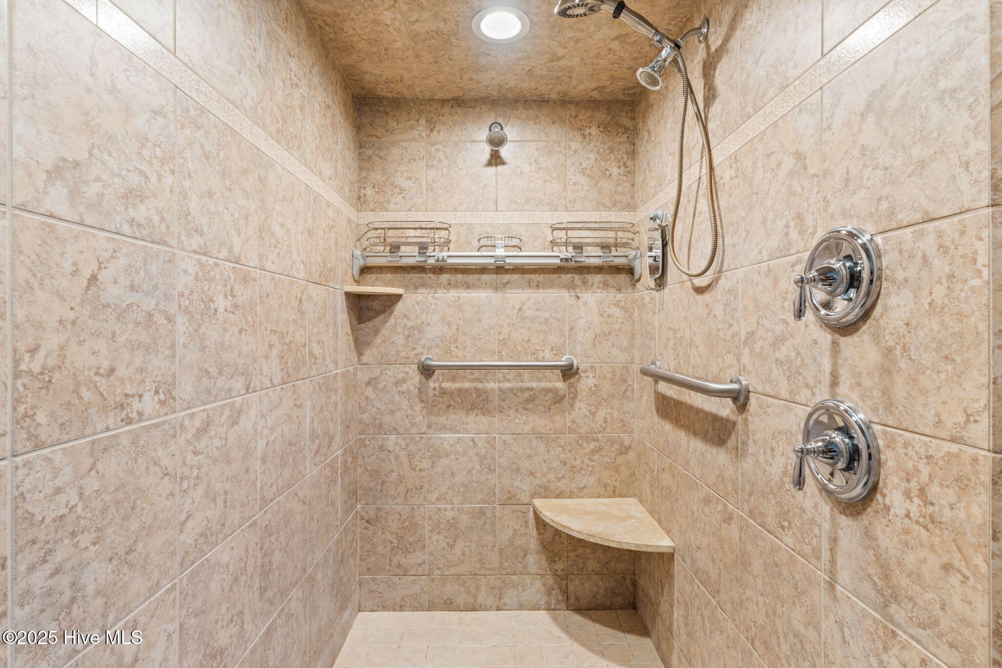 100538069 | Photo 20