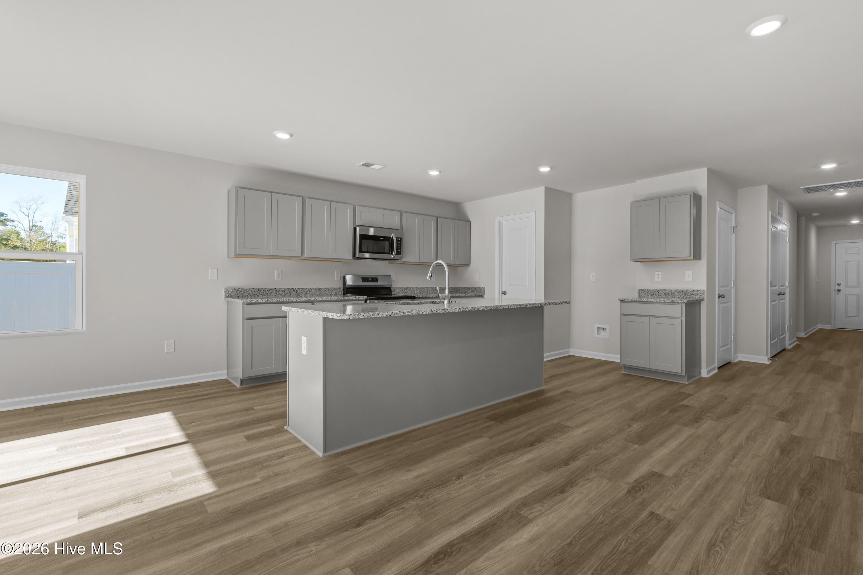 100550228 | Photo 15