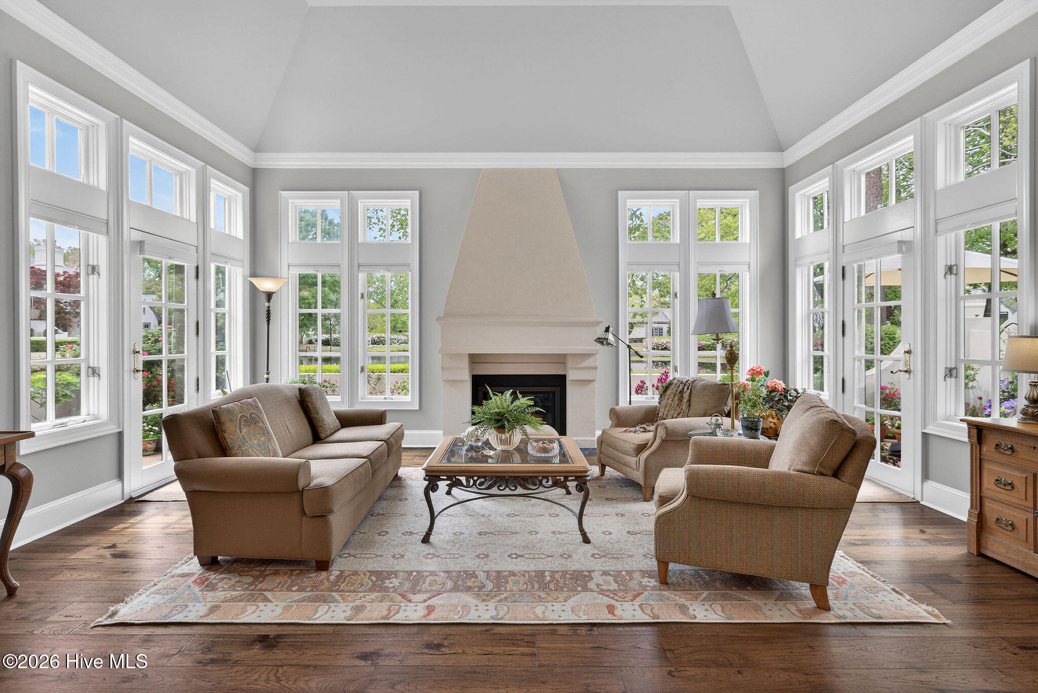 100565960 | Photo 34