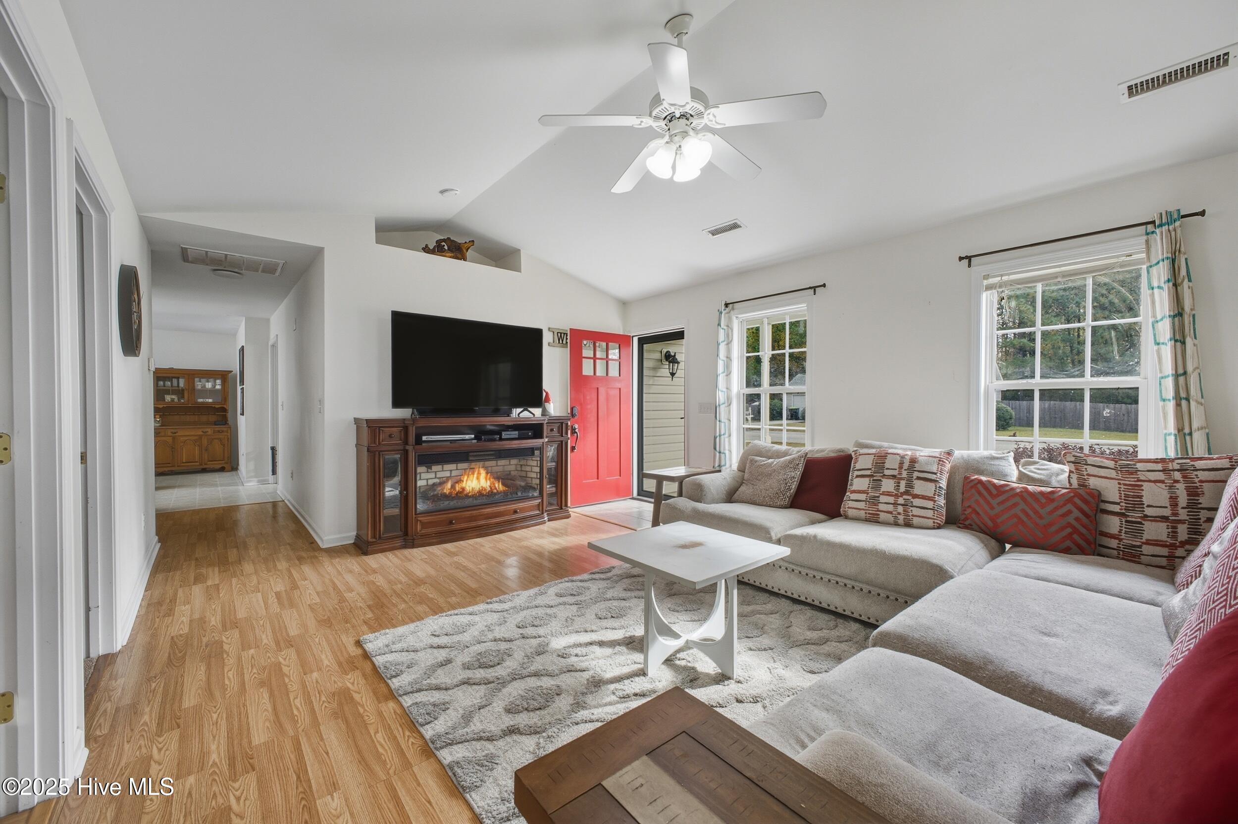 100542313 | Photo 10