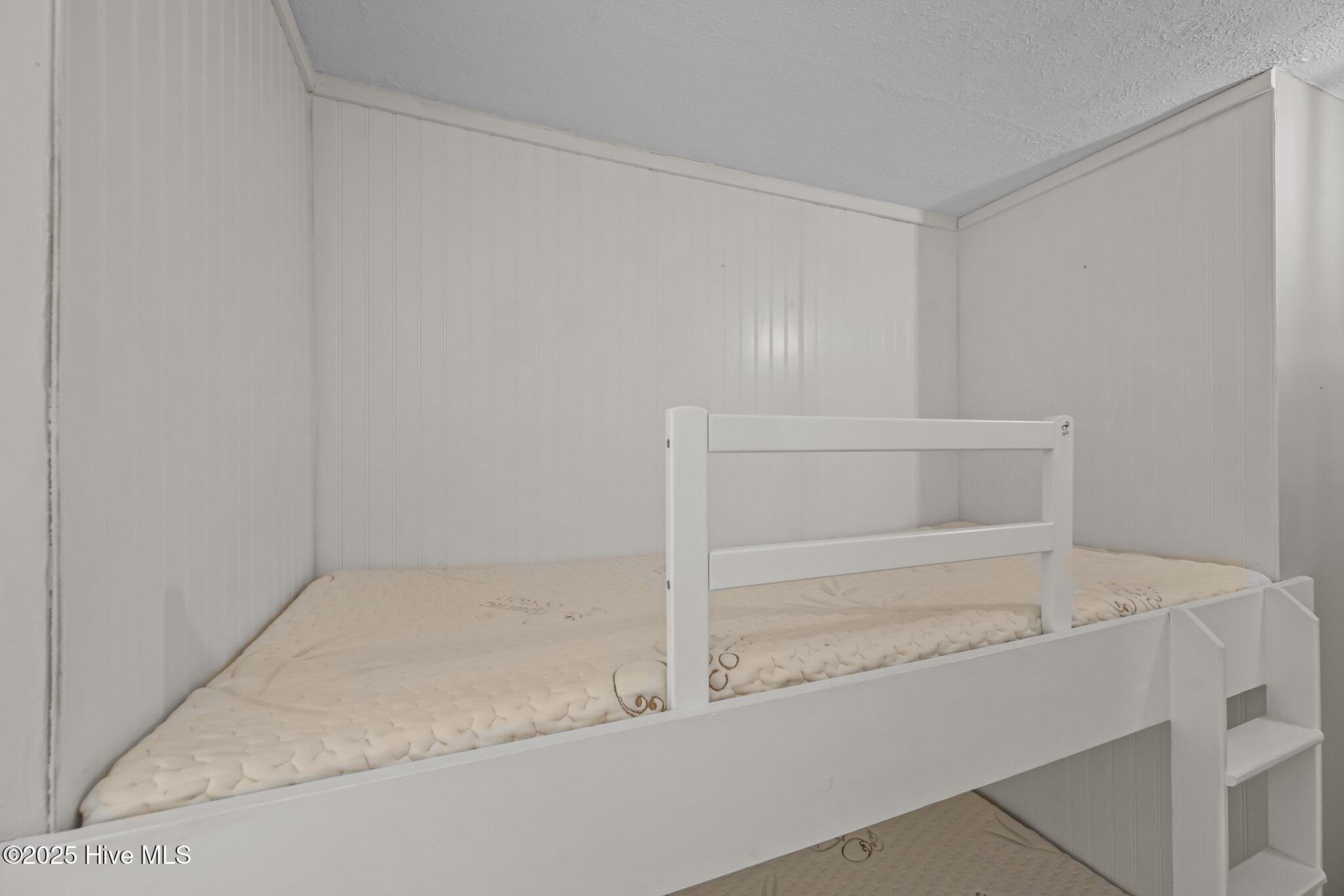 100546128 | Photo 22