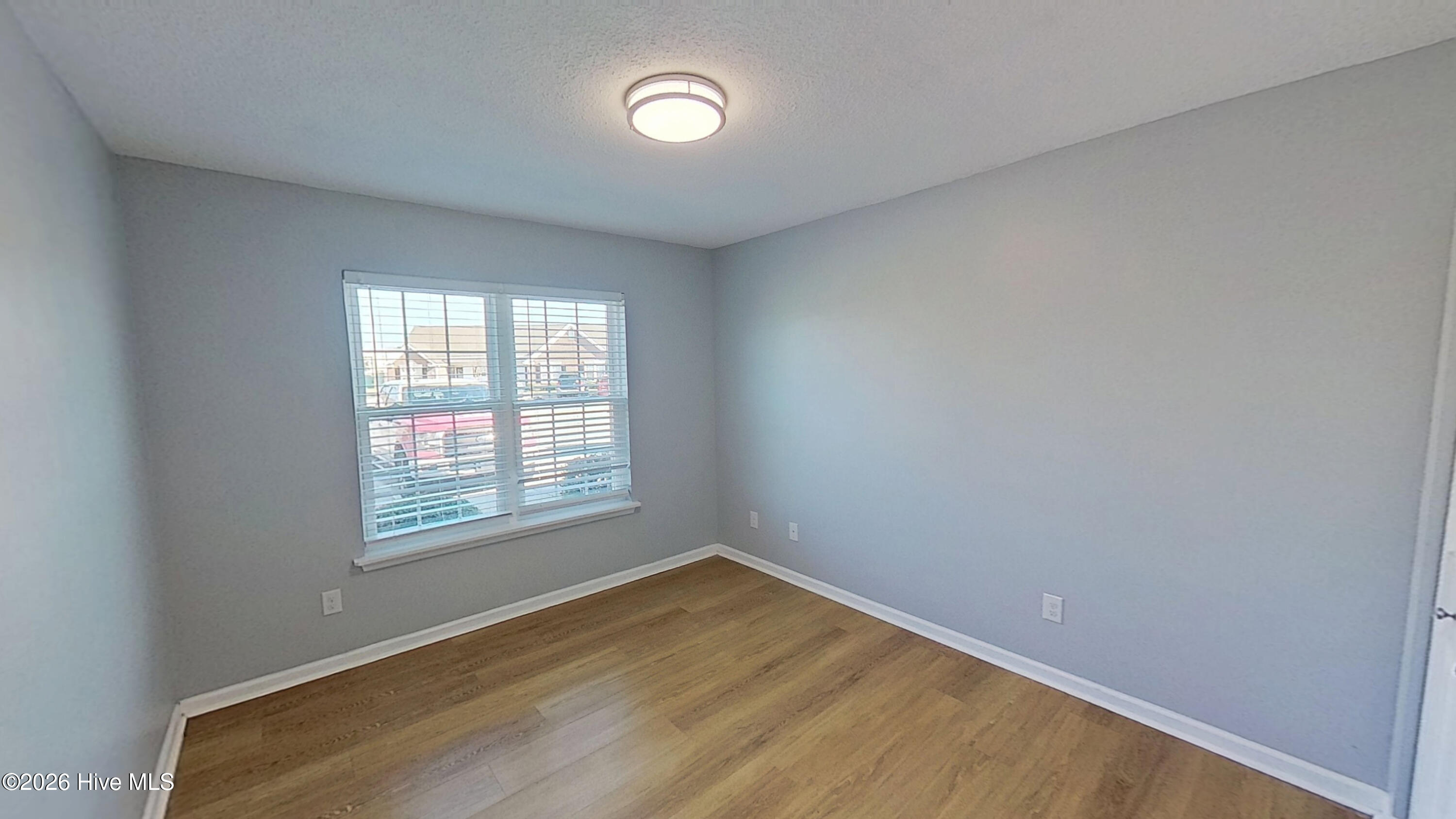 100560040 | Photo 11