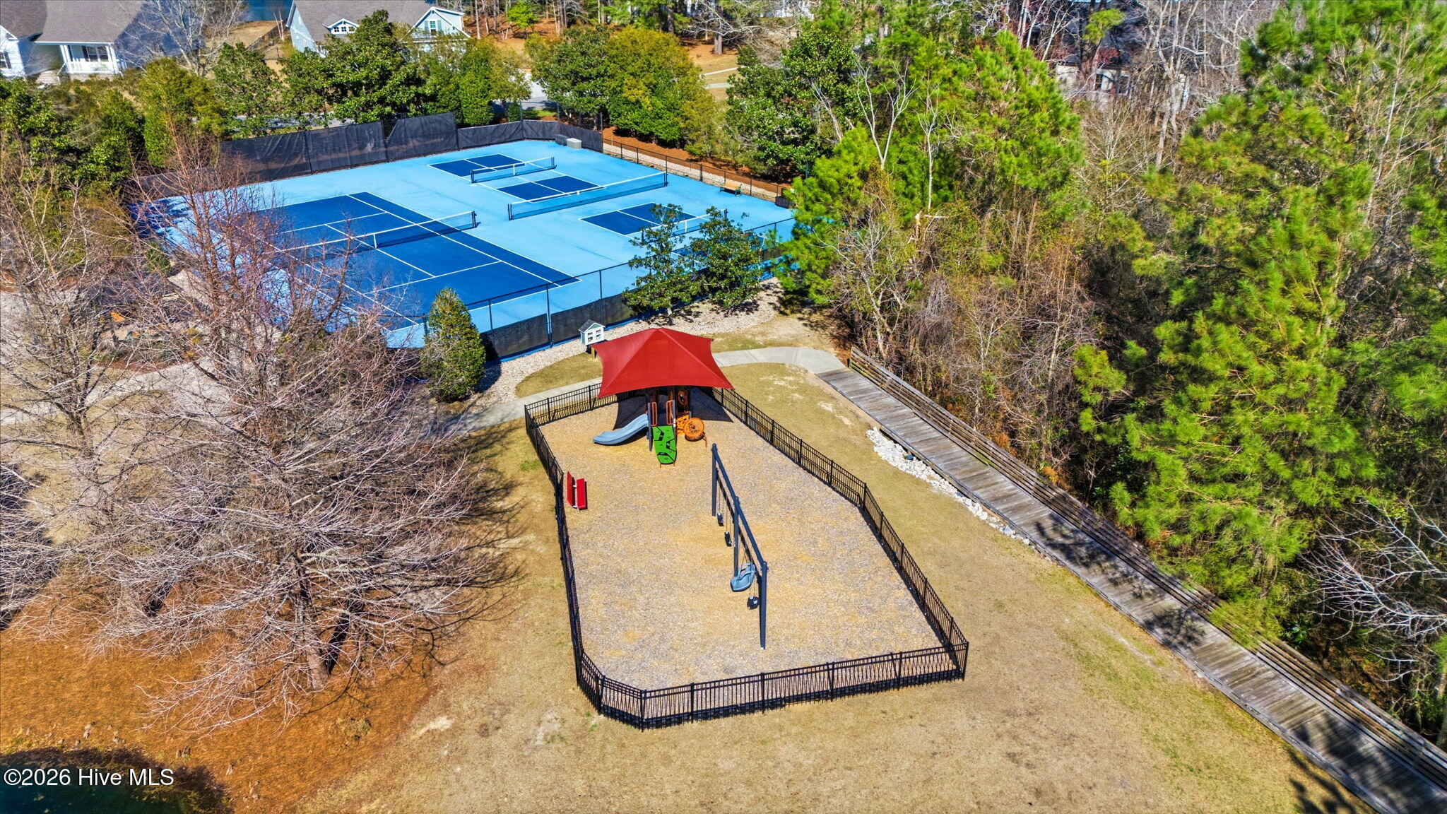 100558607 | Photo 42