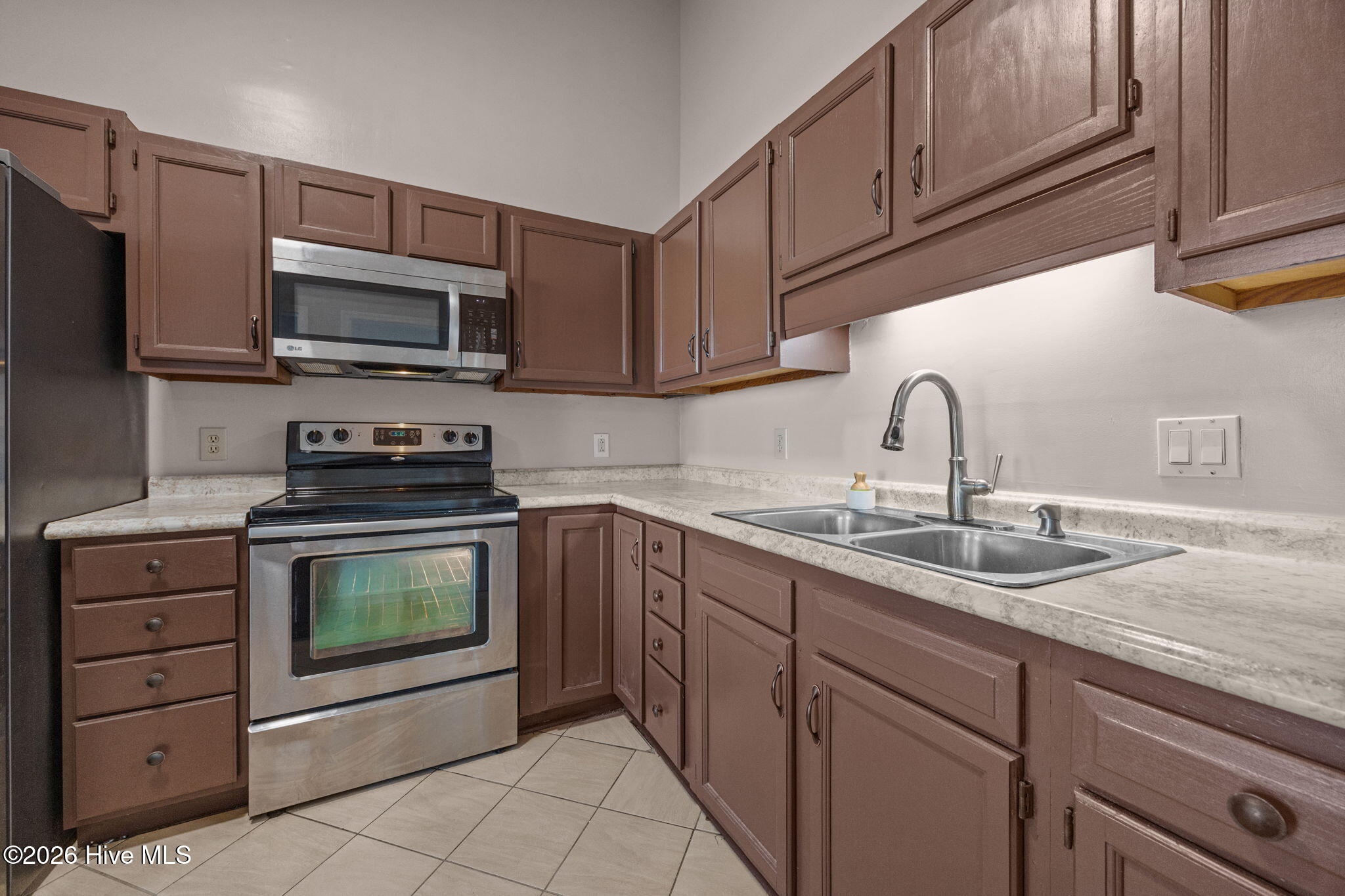 100550799 | Photo 11